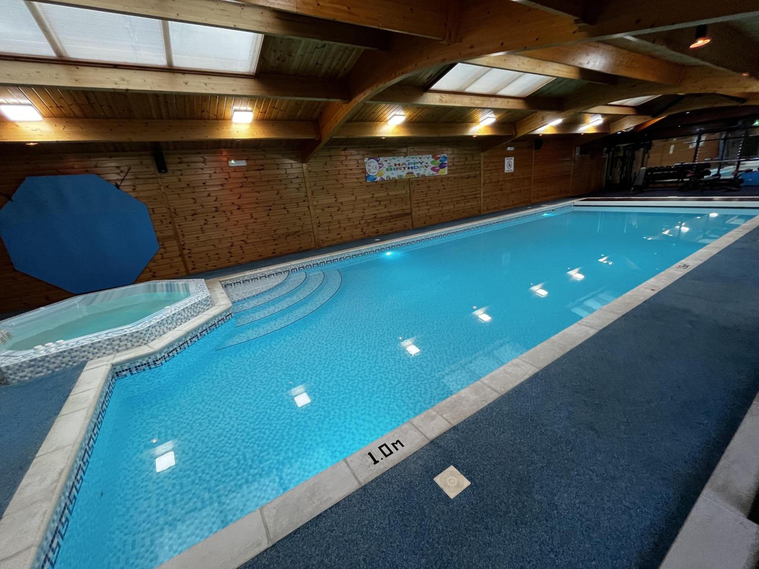 Hotel Stunning Annex Apartment pool steam room and Gym - Image 1