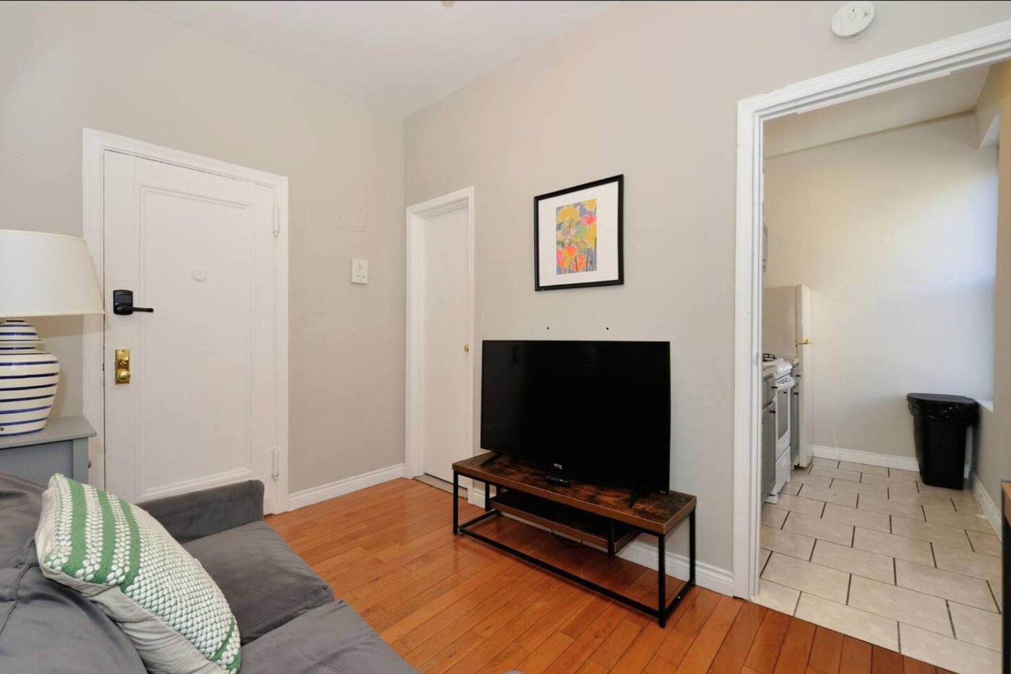 Urban Sunshine Cozy 1-Bedroom in Nycs Heart
