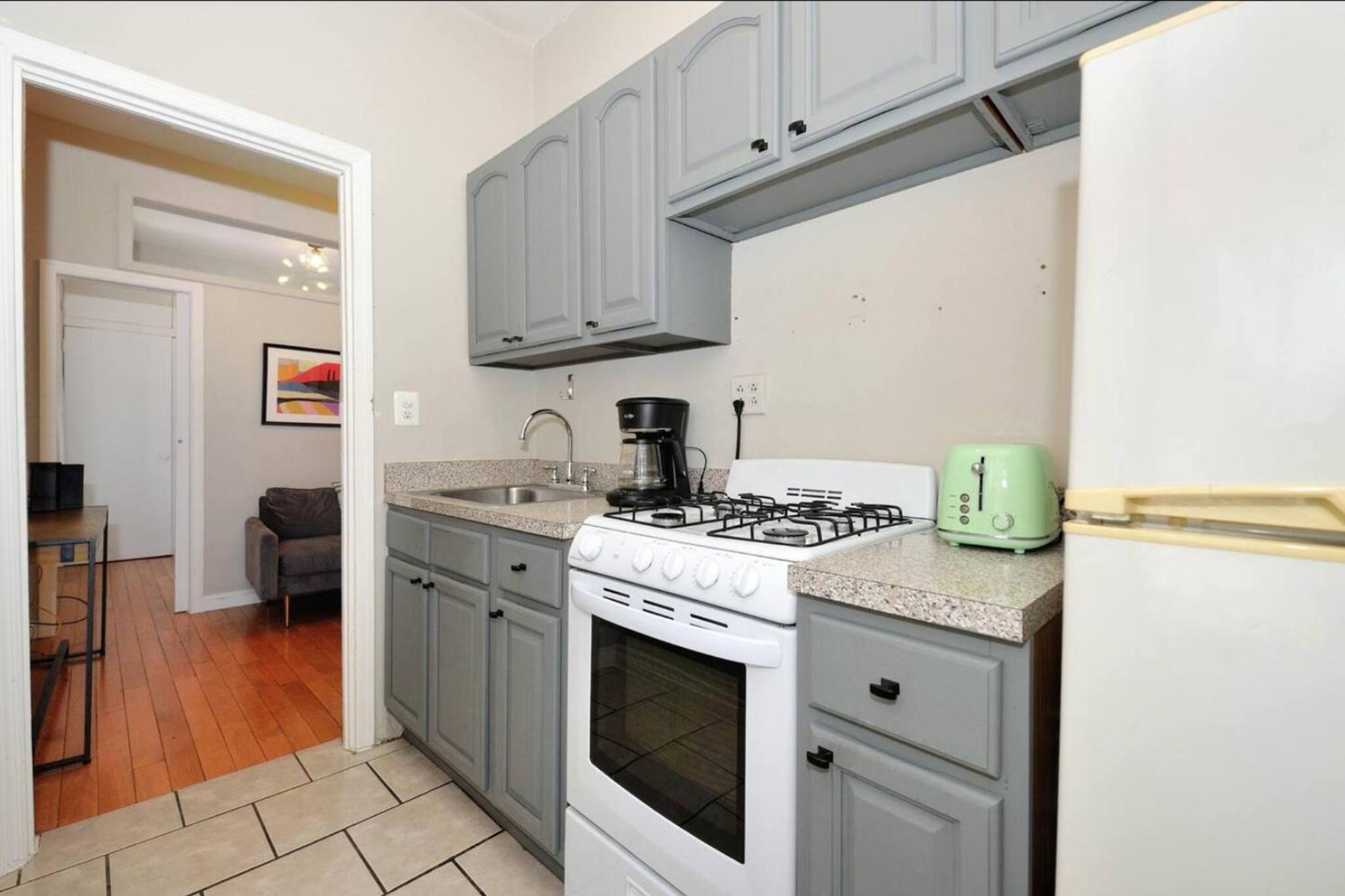 Urban Sunshine Cozy 1-Bedroom in Nycs Heart