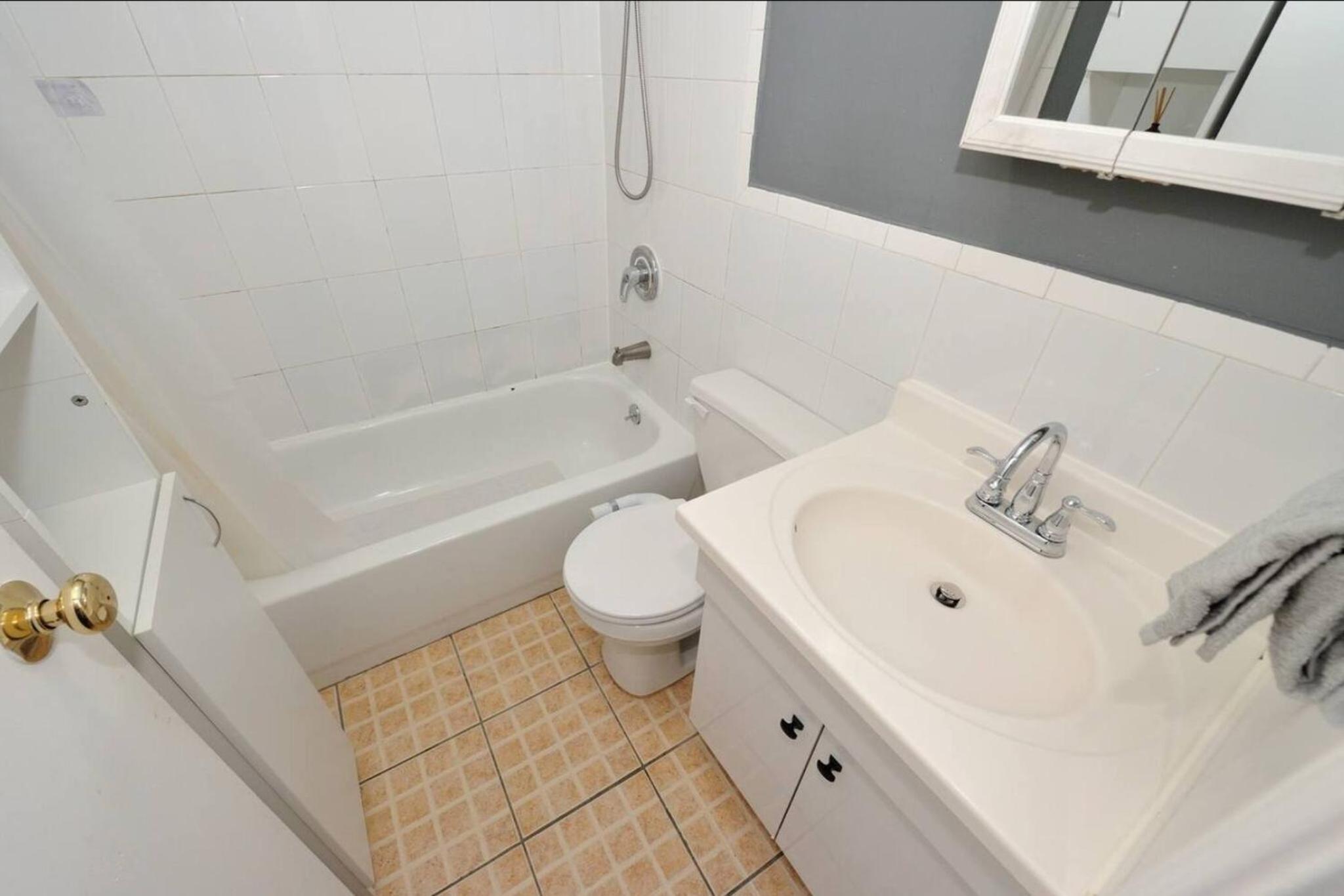 Urban Sunshine Cozy 1-Bedroom in Nycs Heart