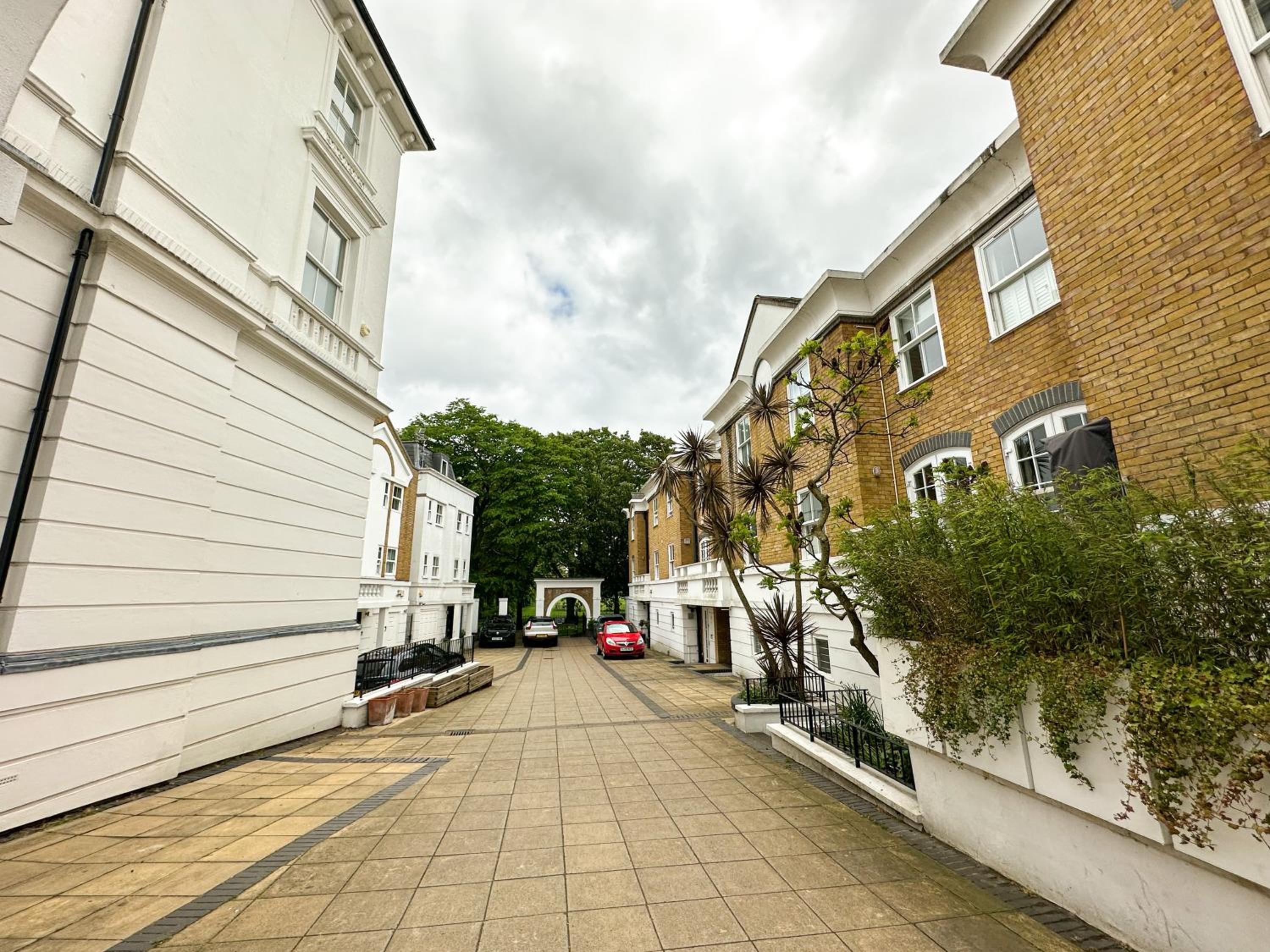Large Putney Oasis 3-Bed with Garden & Parking