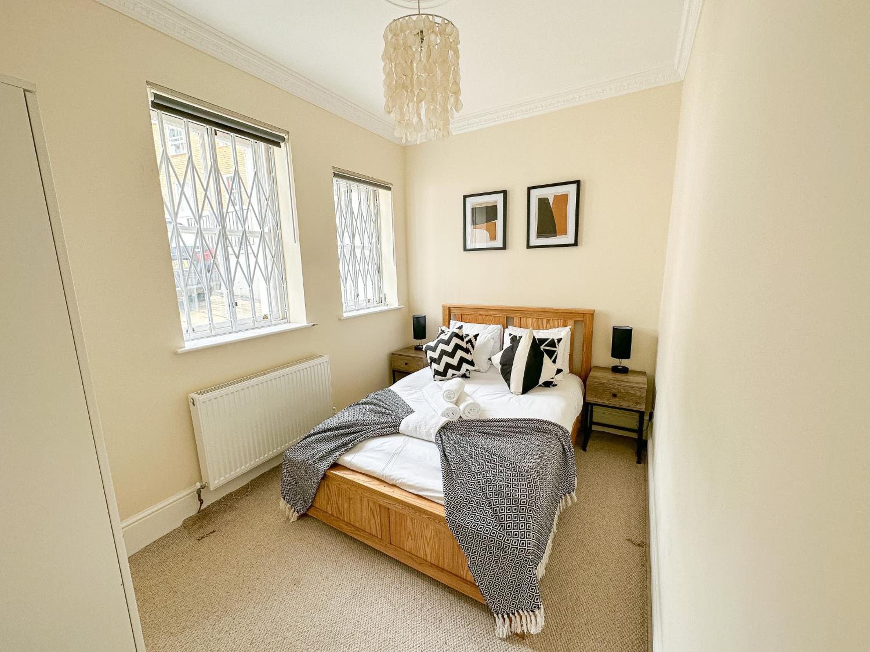 Large Putney Oasis 3-Bed with Garden & Parking