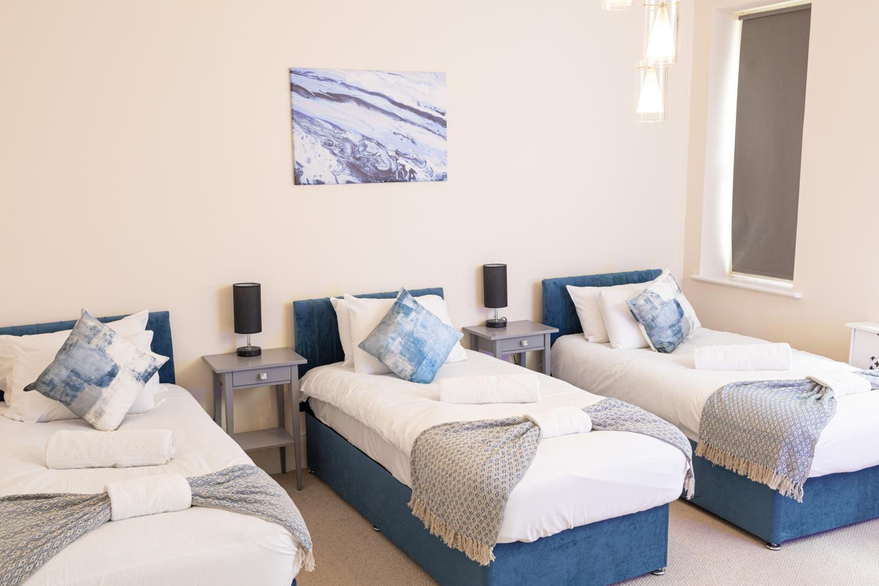 Large Putney Oasis 3-Bed with Garden & Parking