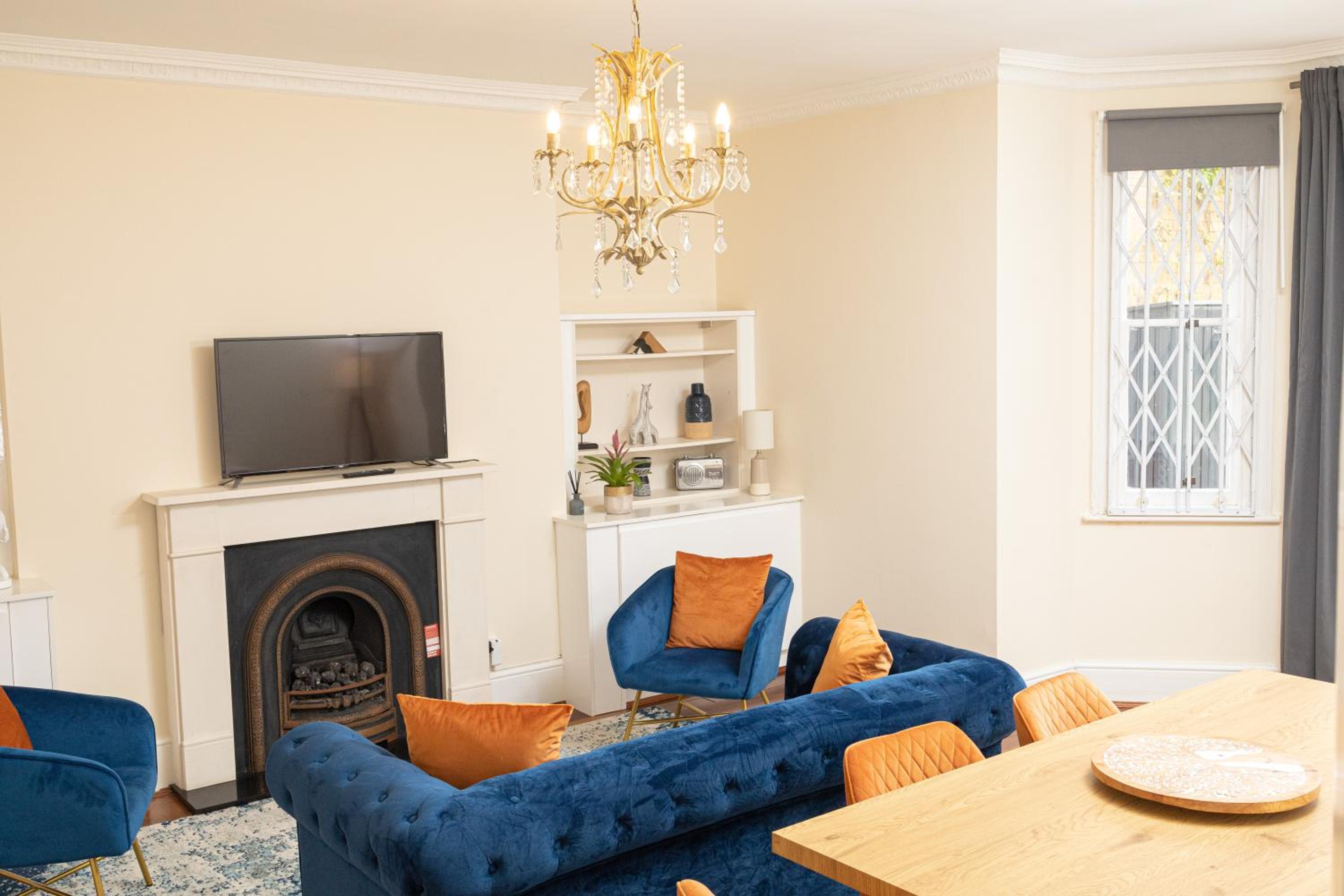 Large Putney Oasis 3-Bed with Garden & Parking