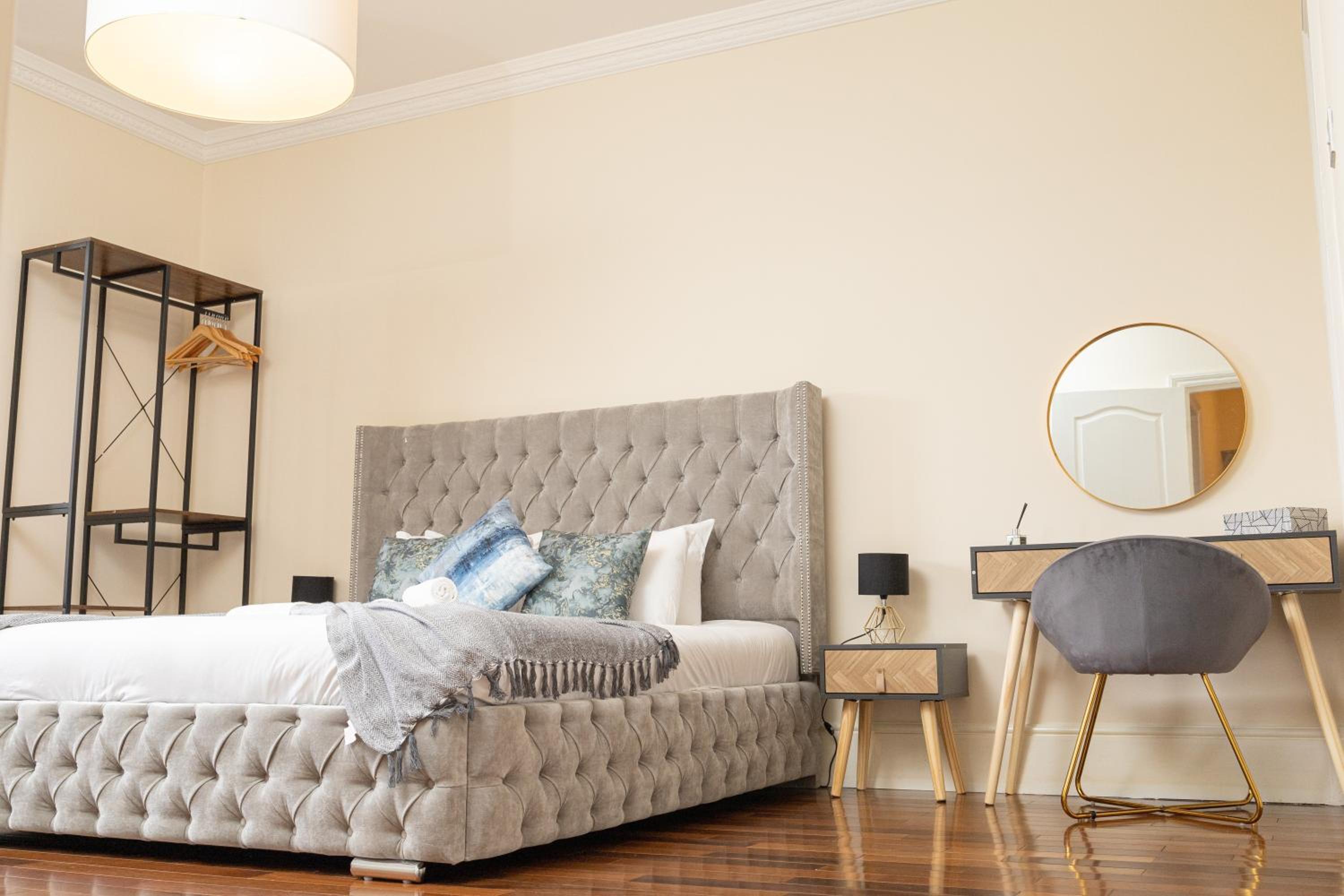 Large Putney Oasis 3-Bed with Garden & Parking