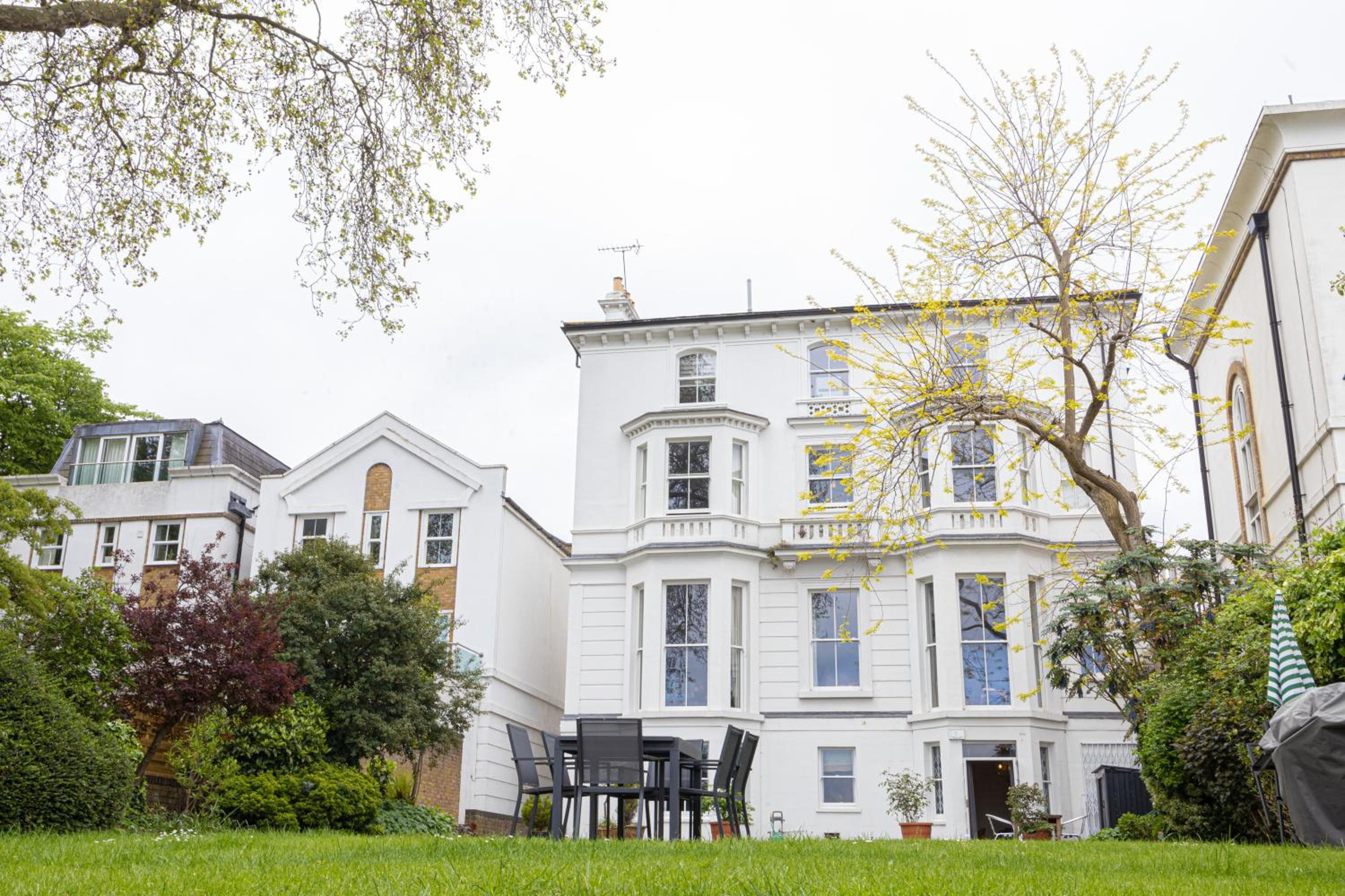 Large Putney Oasis 3-Bed with Garden & Parking