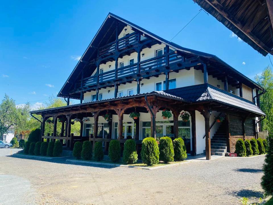 PASTRAVARIA ALINA