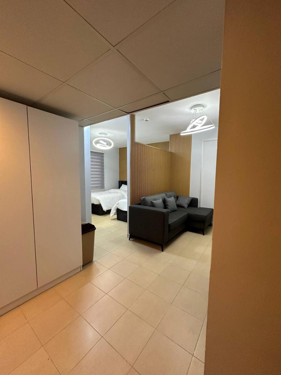 Furnished Studio gardens avenue 429 view 5