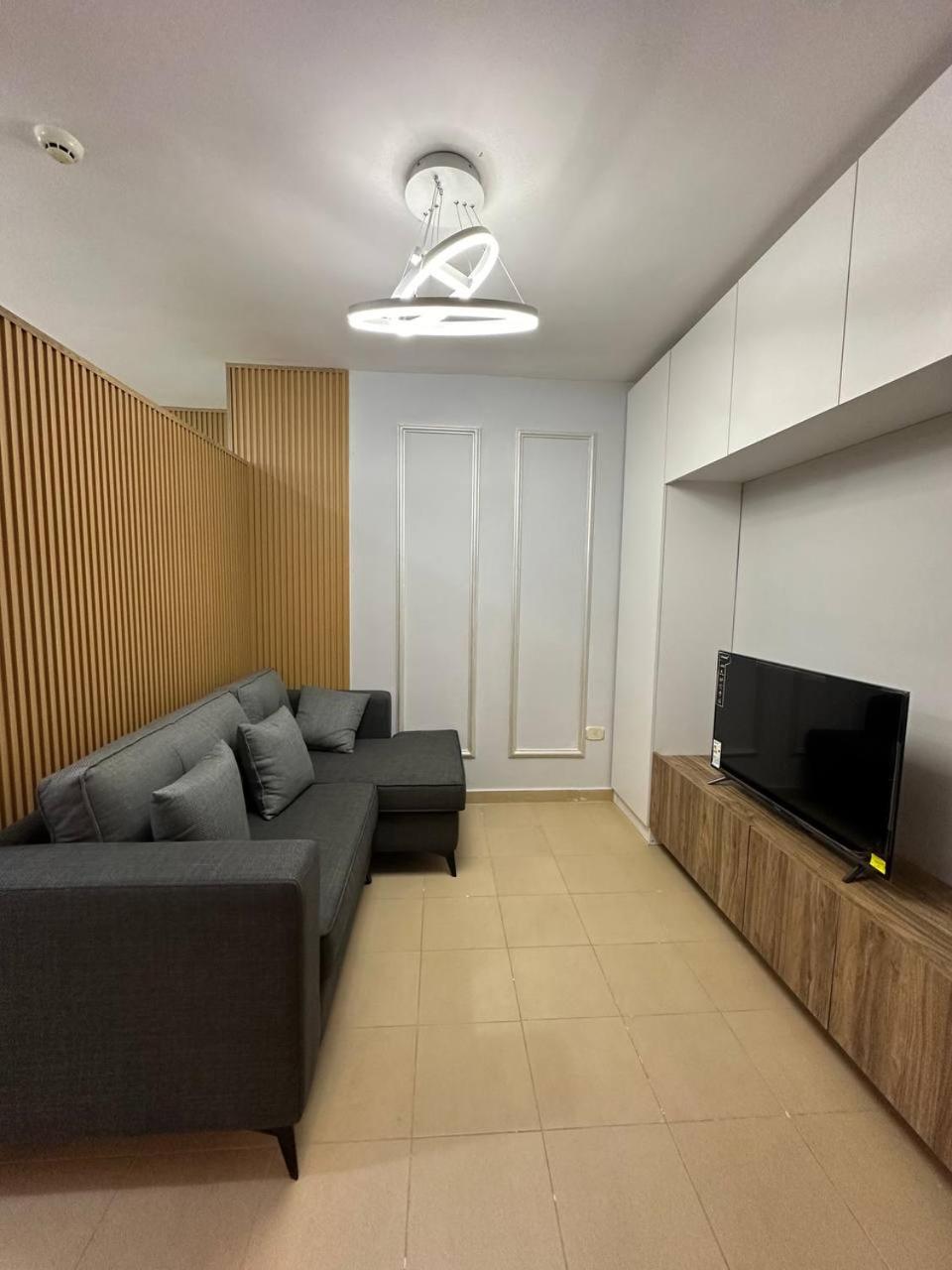 Furnished Studio gardens avenue 429 view 2