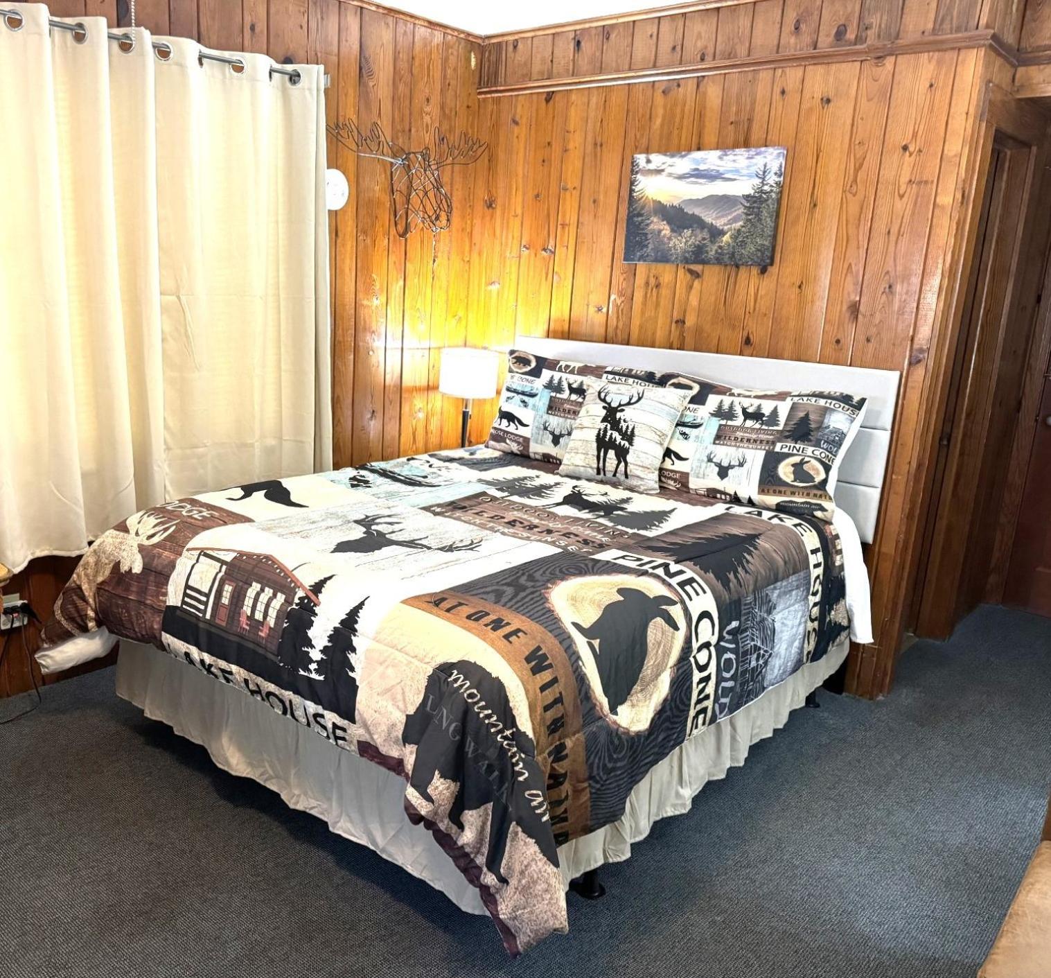 The Evening Shade River Lodge and Cabins