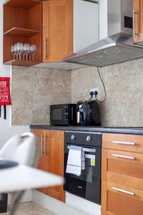 Modern Living In Stylish 3-bed Flat Central London