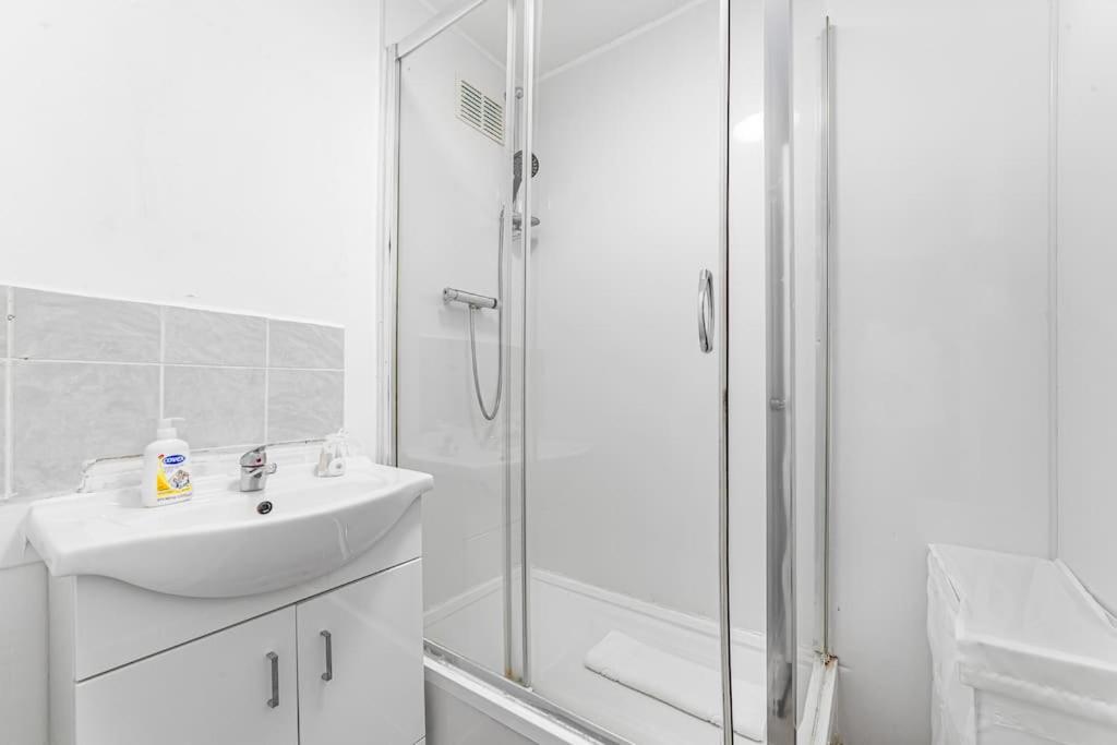 Modern Living In Stylish 3-bed Flat Central London