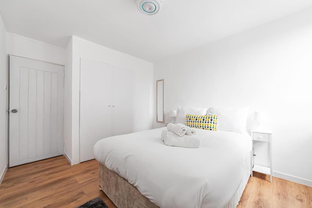 Modern Living In Stylish 3-bed Flat Central London