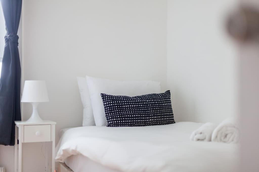 Modern Living In Stylish 3-bed Flat Central London
