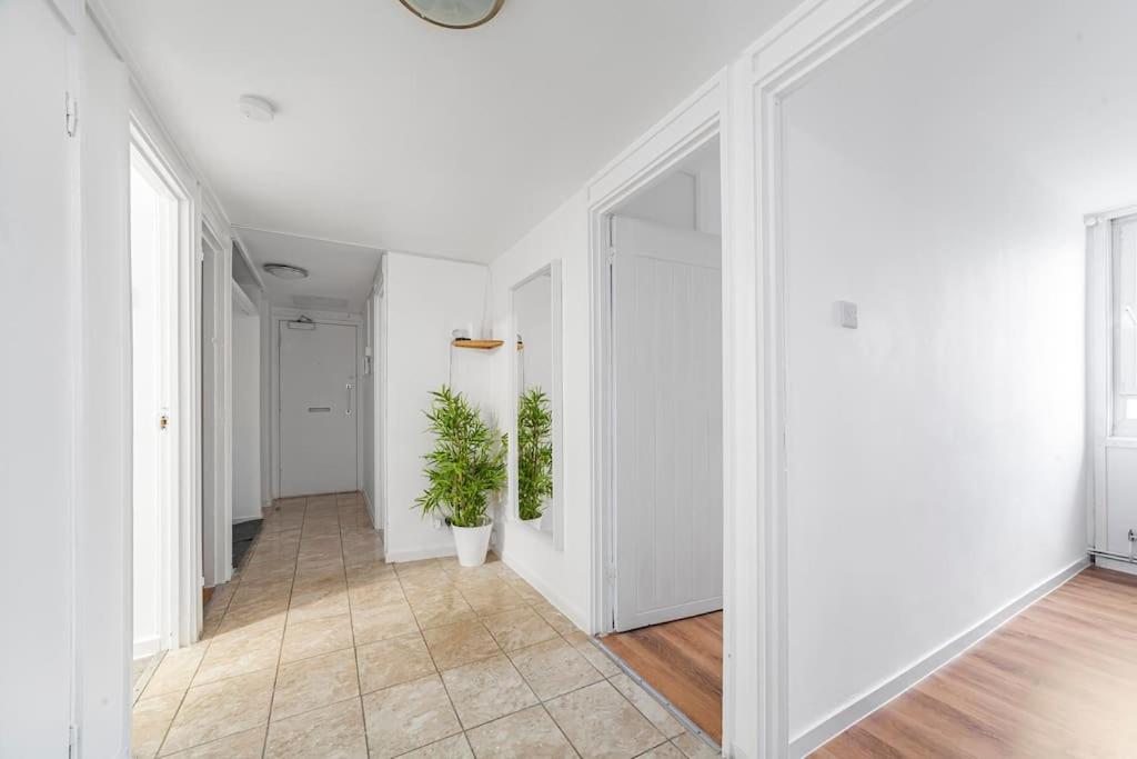 Modern Living In Stylish 3-bed Flat Central London