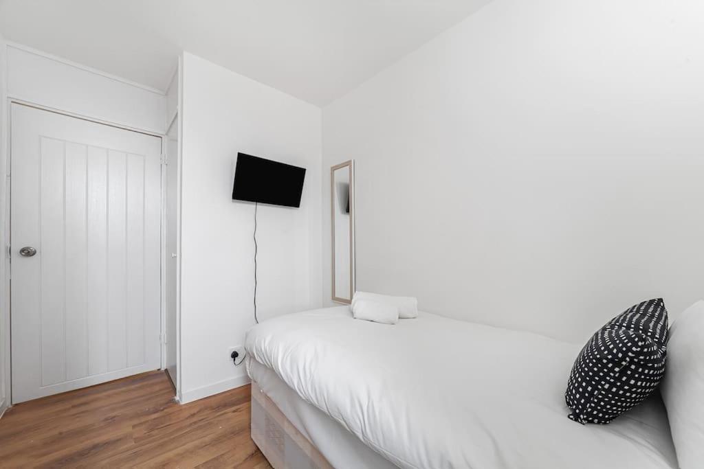 Modern Living In Stylish 3-bed Flat Central London