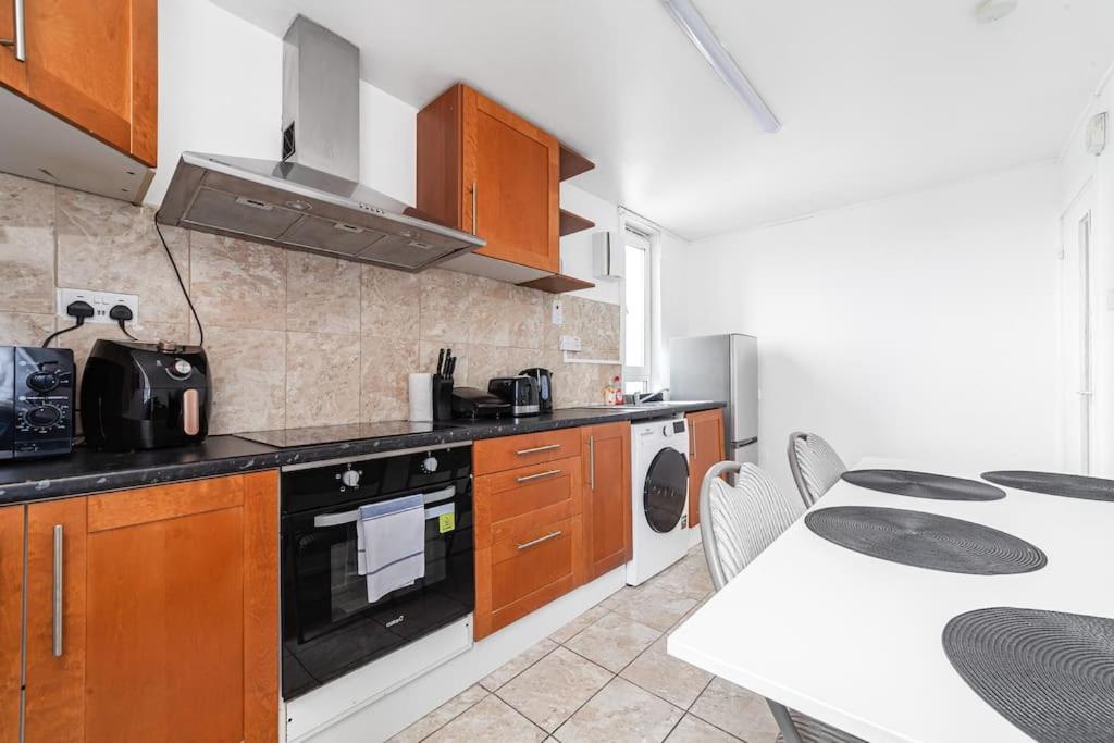 Modern Living In Stylish 3-bed Flat Central London