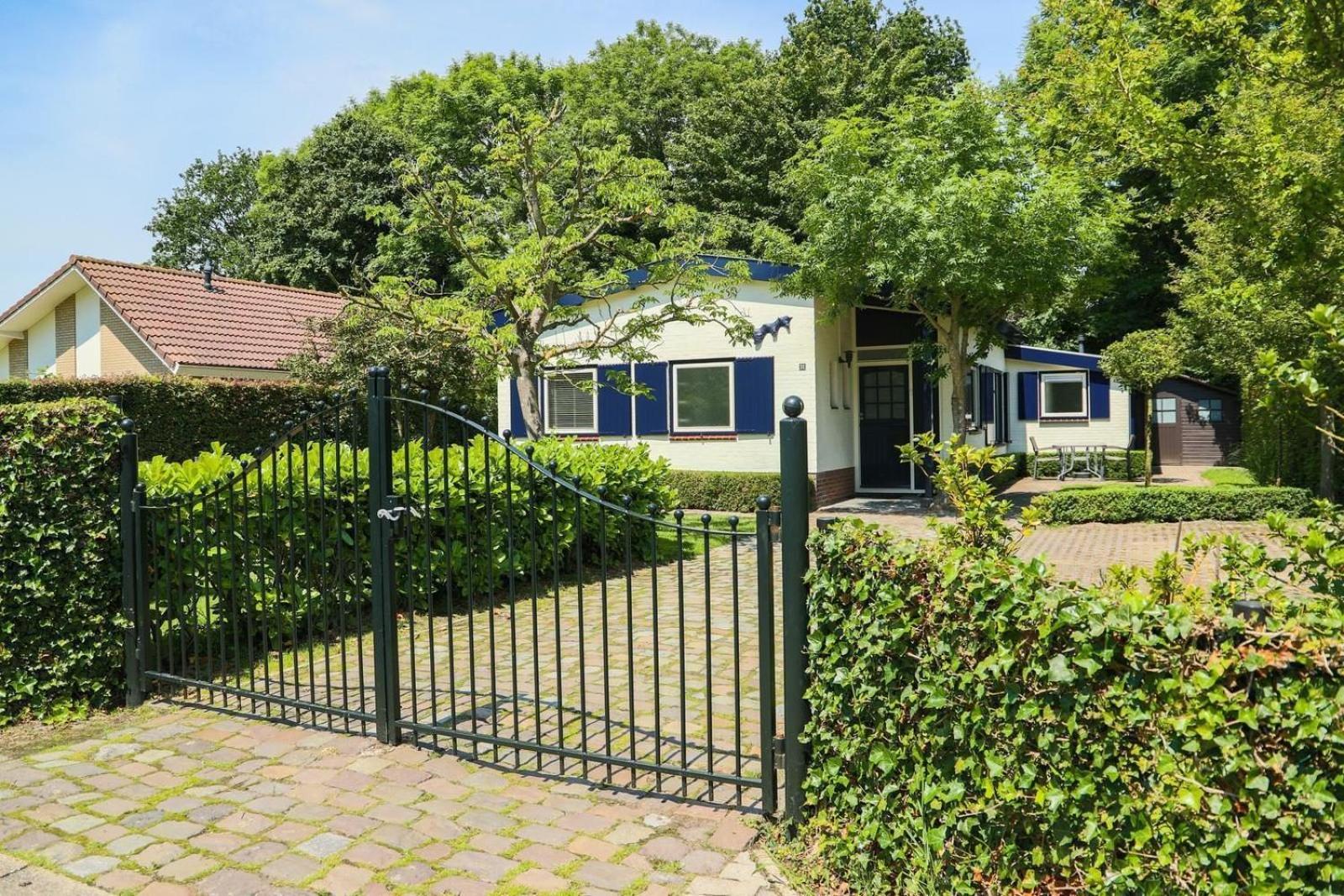 VZ774 Vakantiebungalow in Oostkapelle view 2