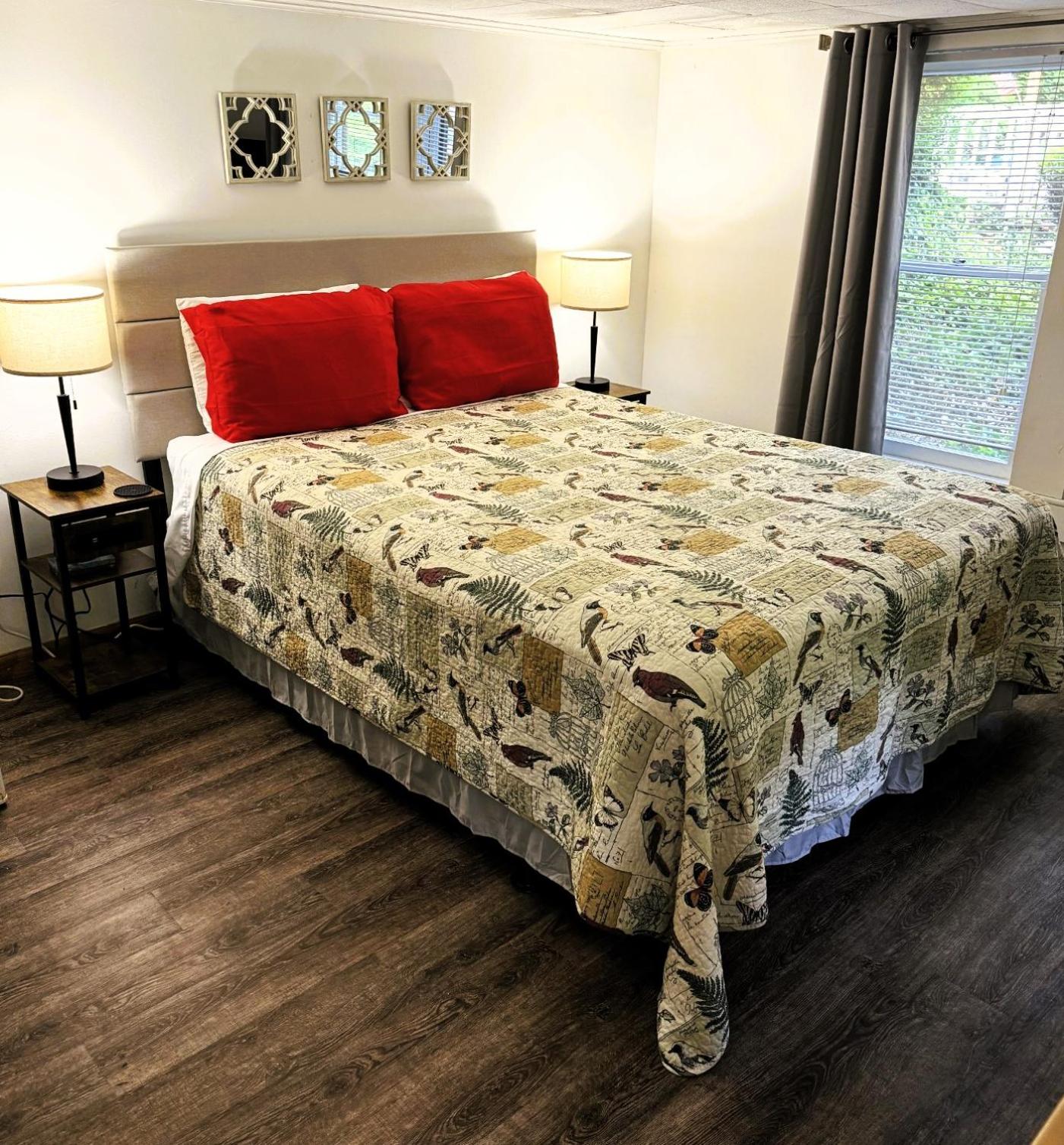 The Evening Shade River Lodge and Cabins