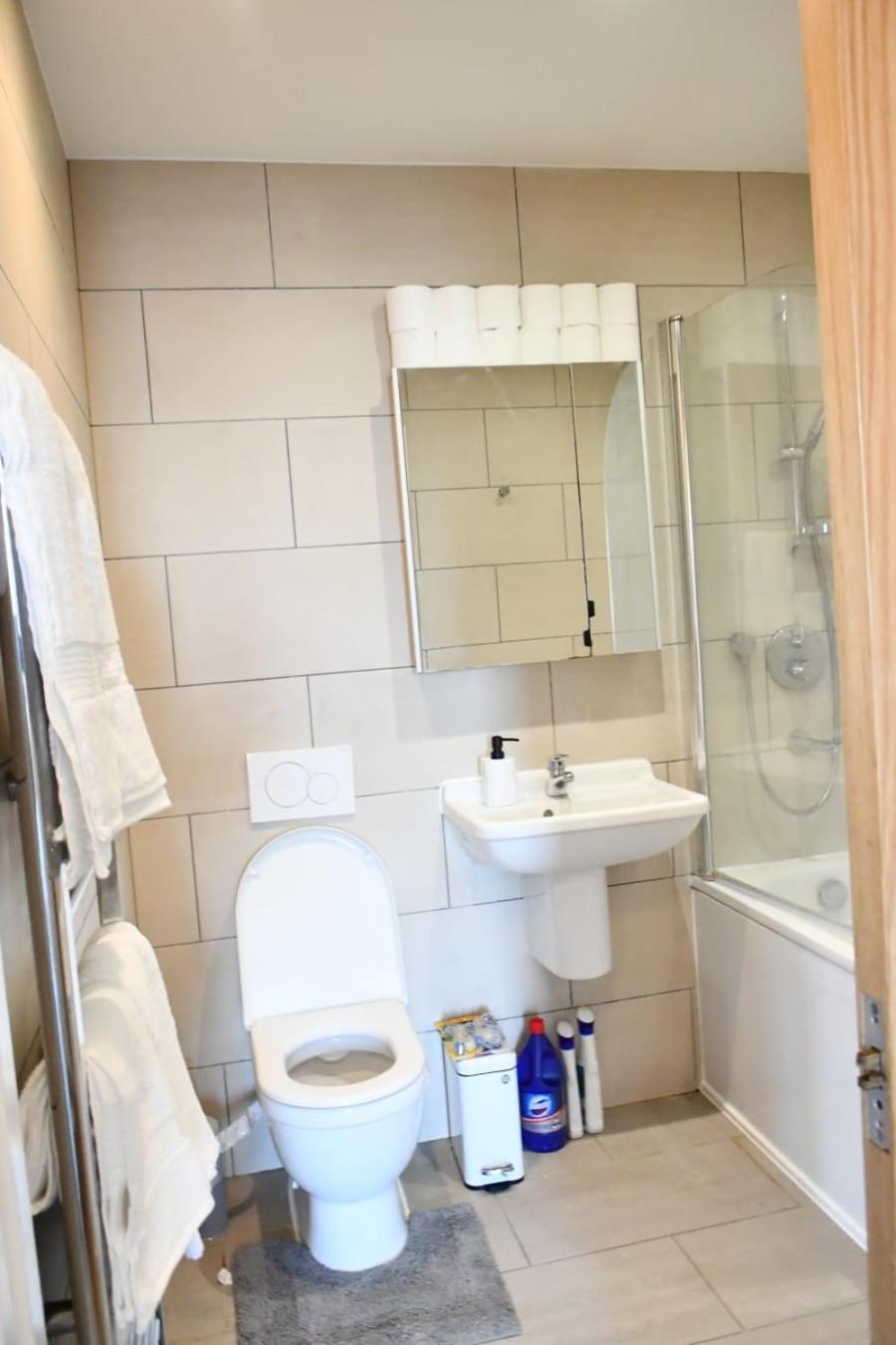 Spacious 2bedroom apartment in London city airport