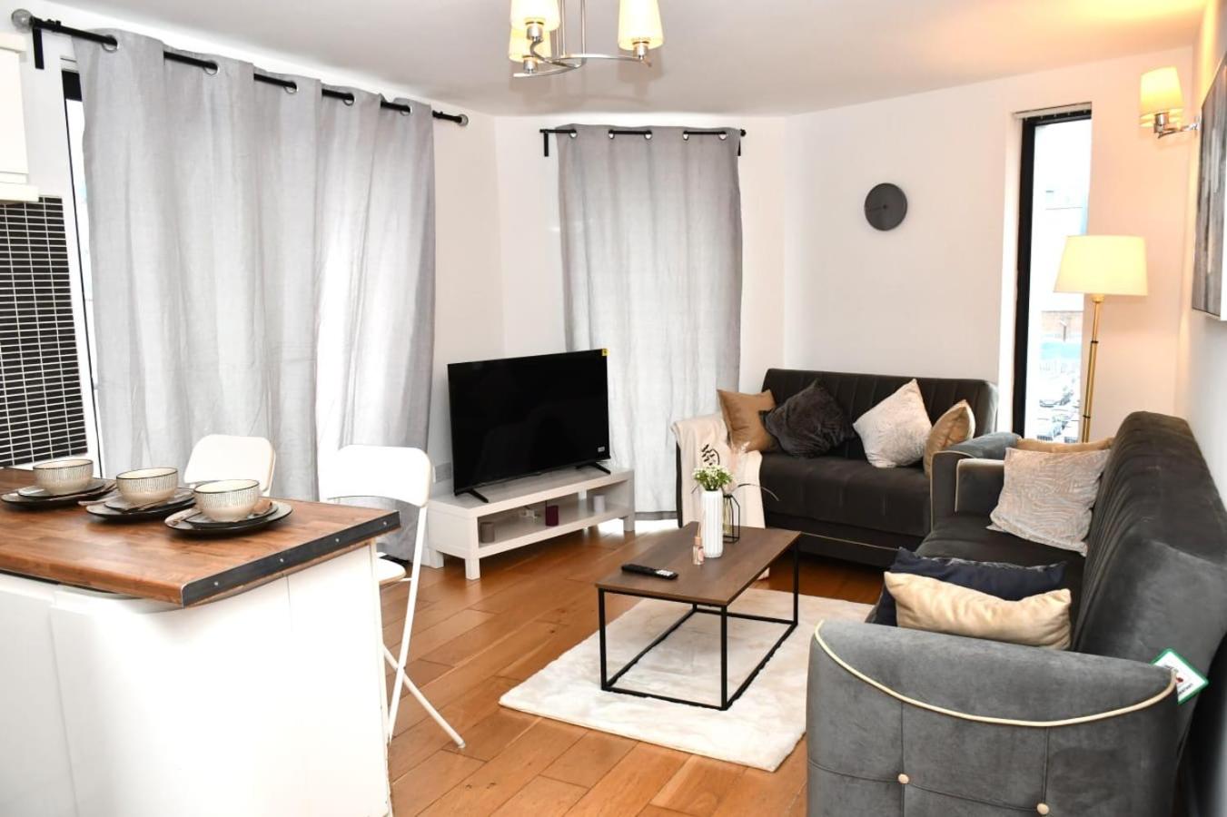 Spacious 2bedroom apartment in London city airport