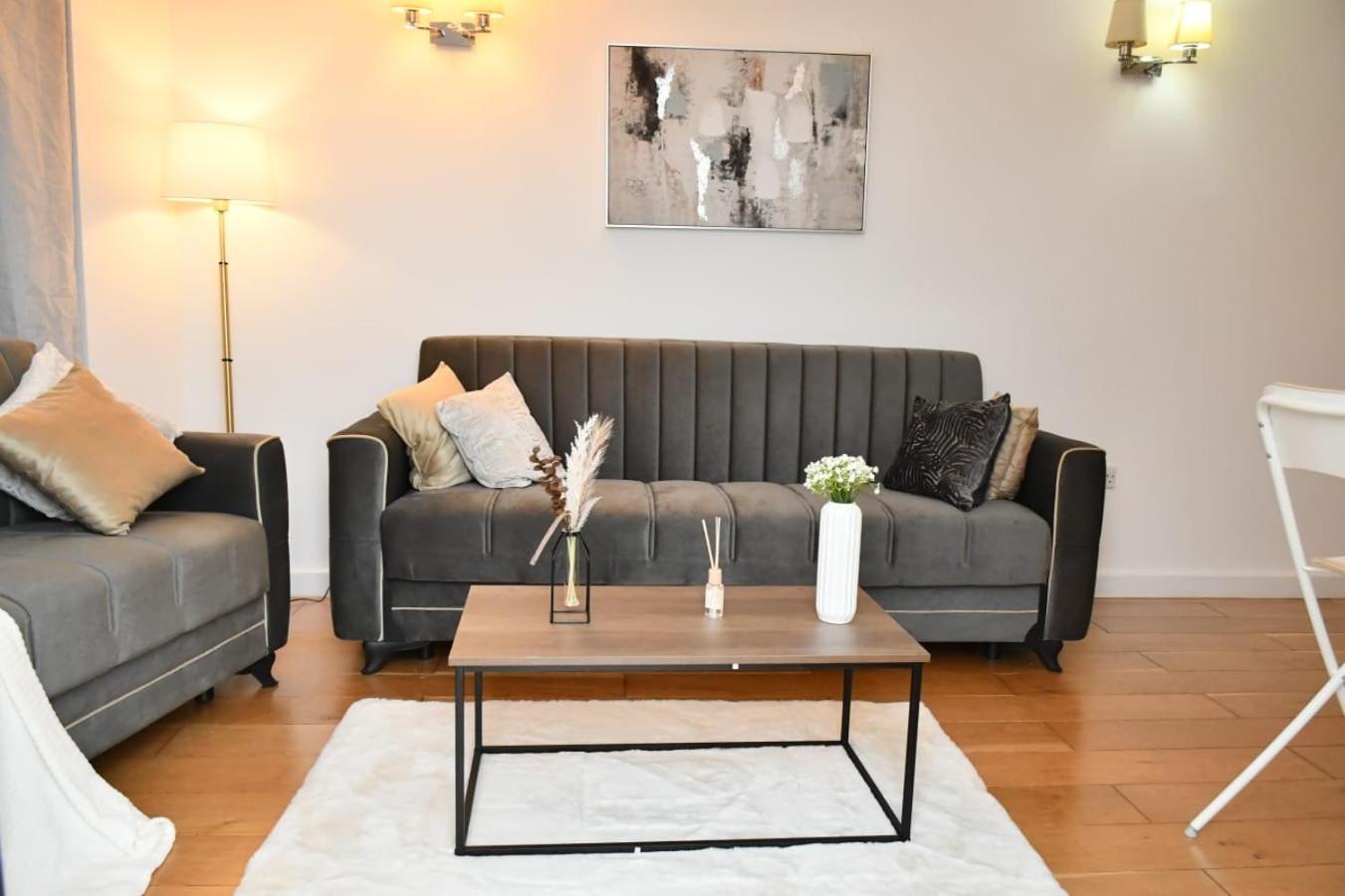 Spacious 2bedroom apartment in London city airport