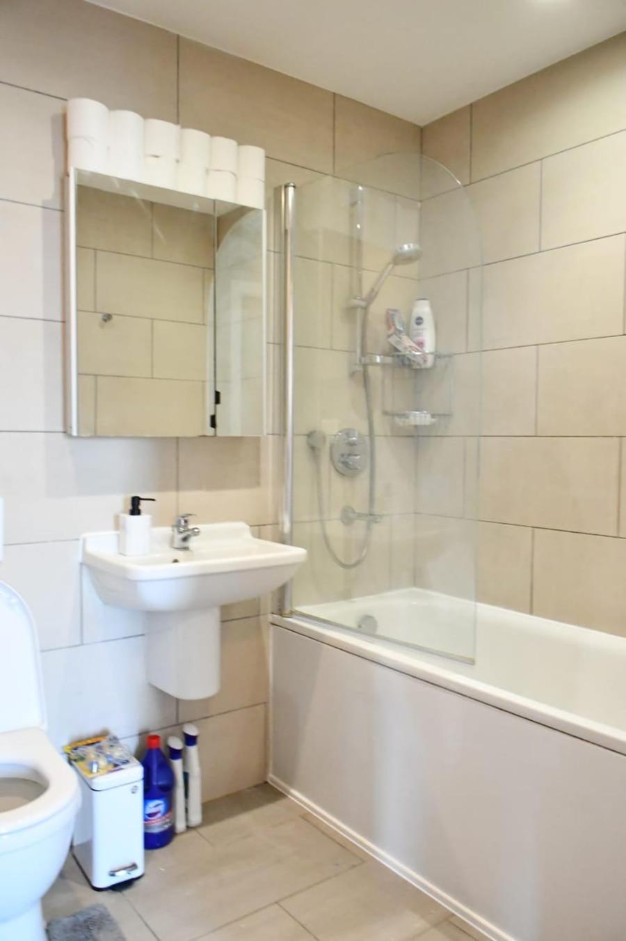Spacious 2bedroom apartment in London city airport