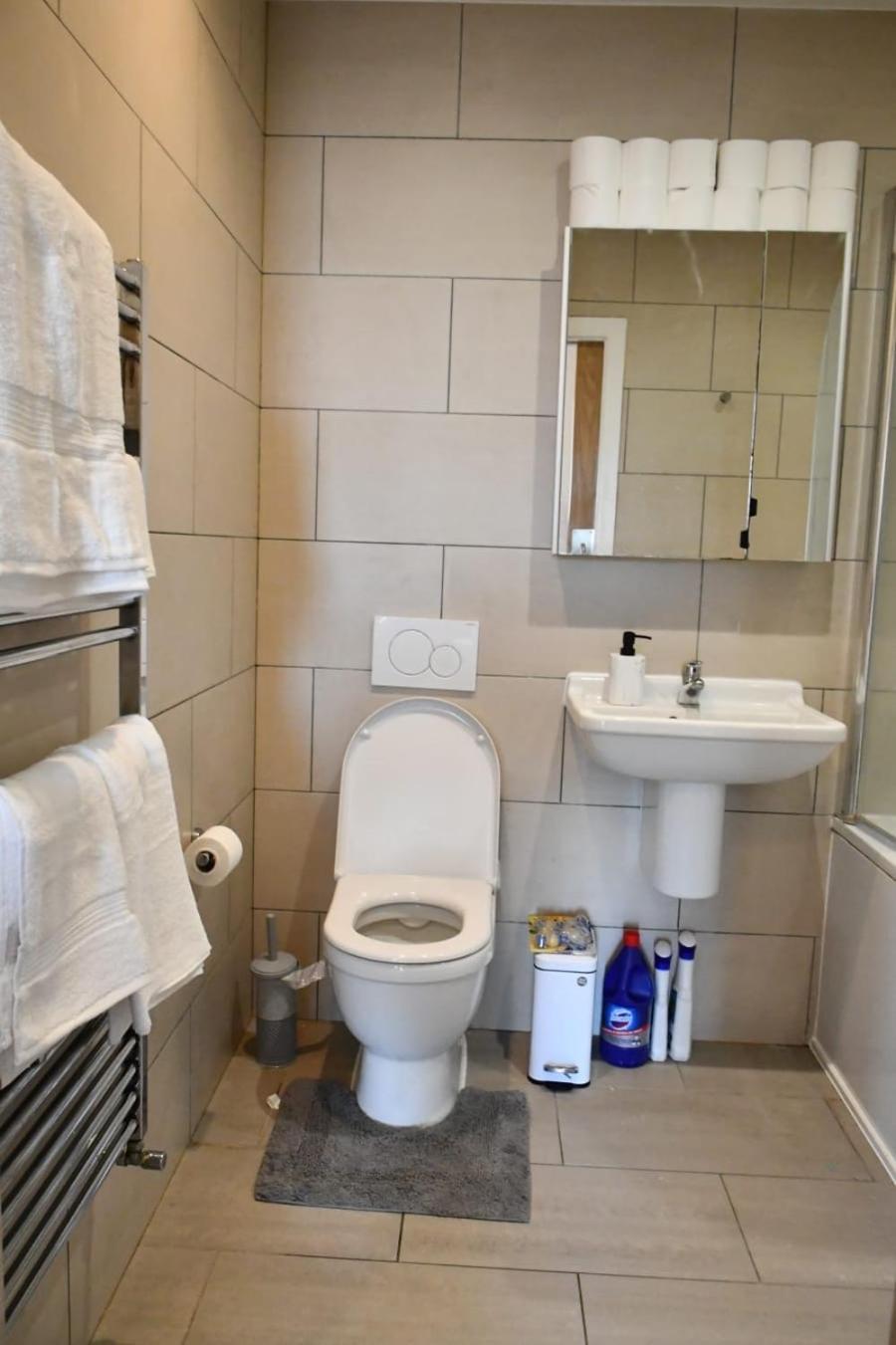 Spacious 2bedroom apartment in London city airport