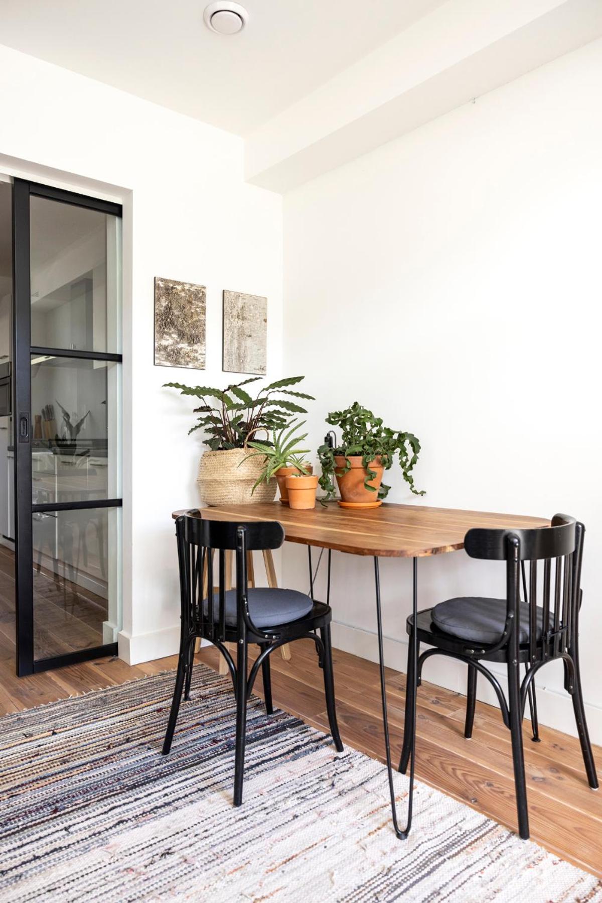 Gorgeous And Stylish Place For Two In Hip West!