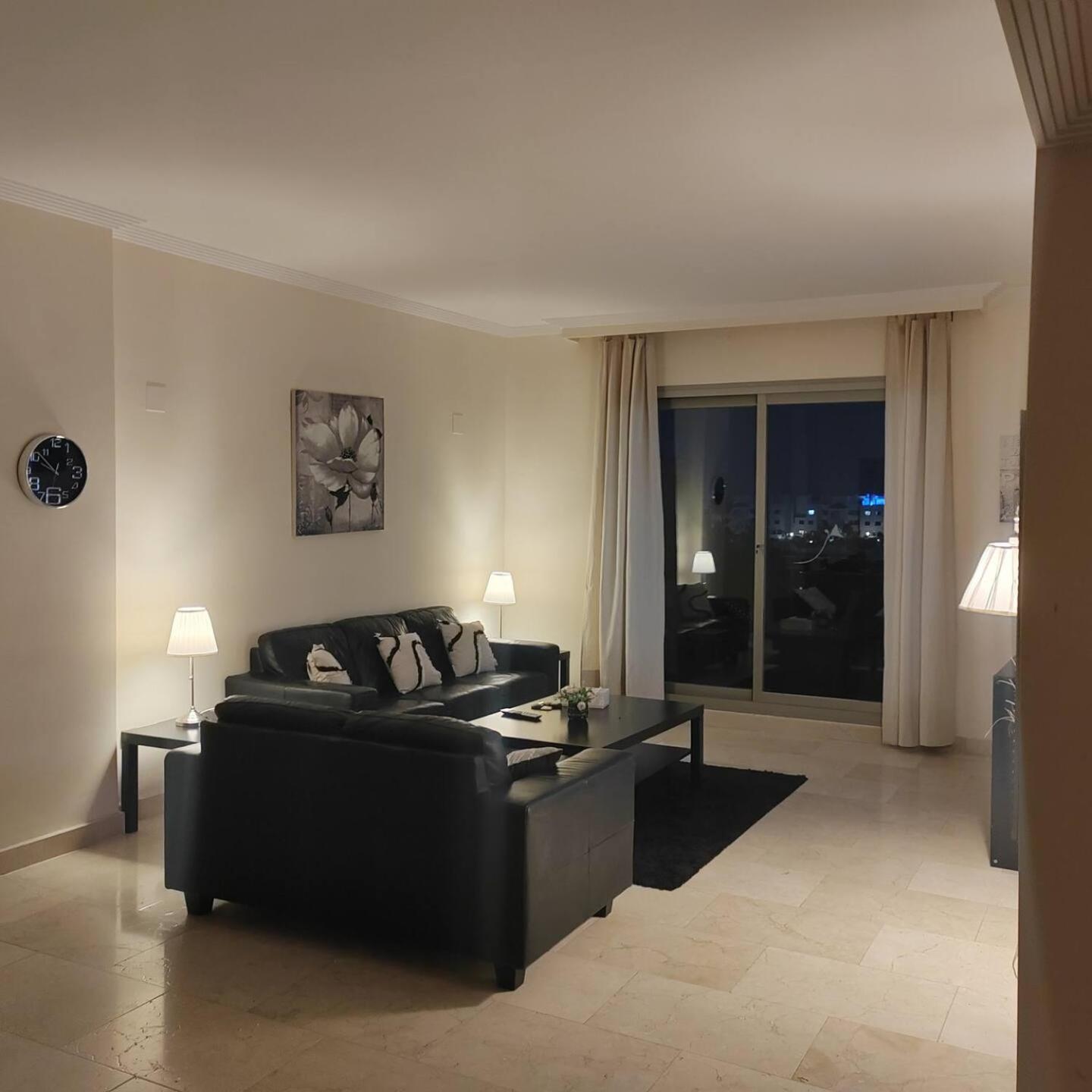 2 Bed Flat-Sleeps4-Pets-Pool-Parking-GolfClub