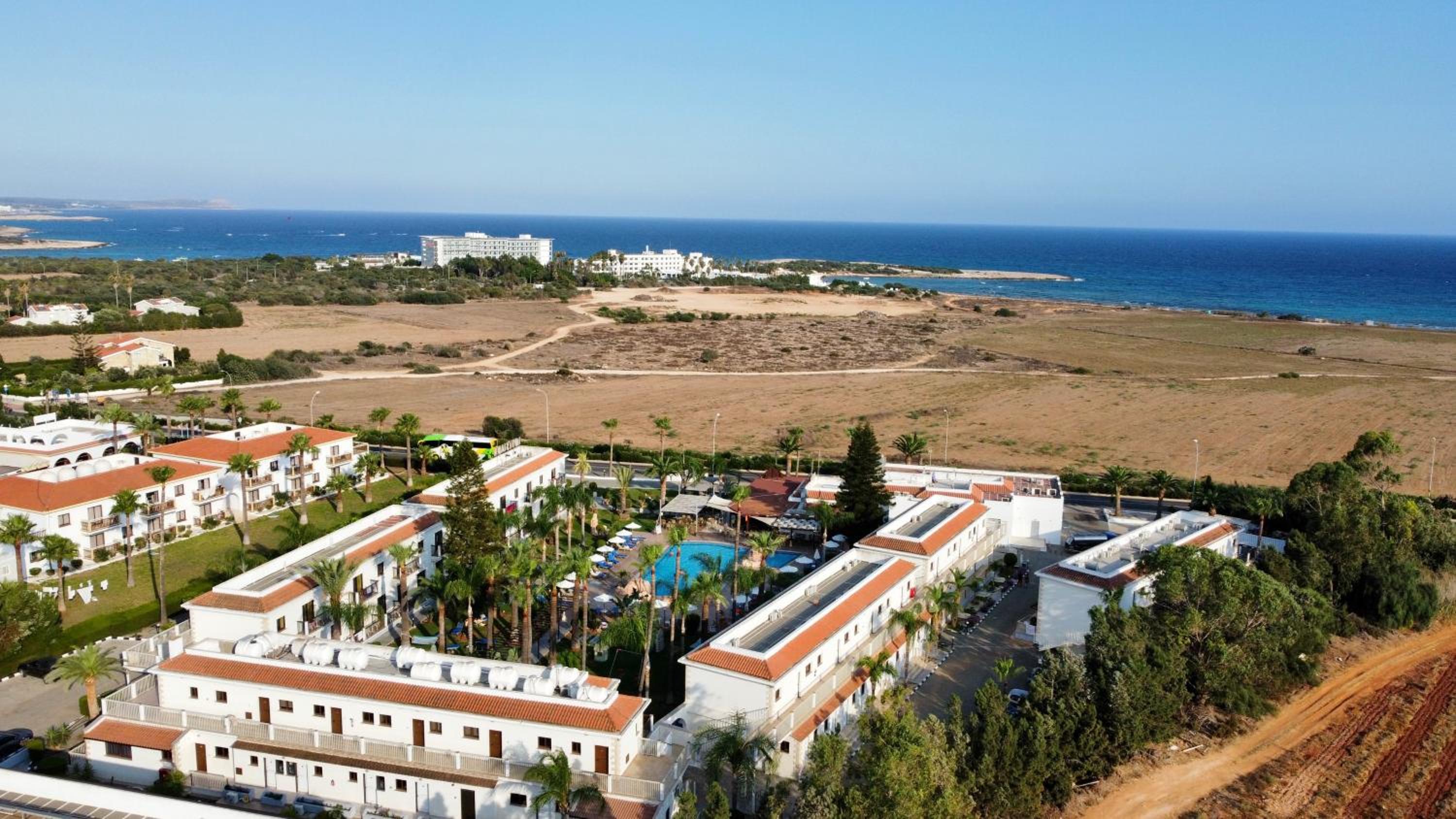 Hotel Loutsiana Deluxe Apts - Image 1