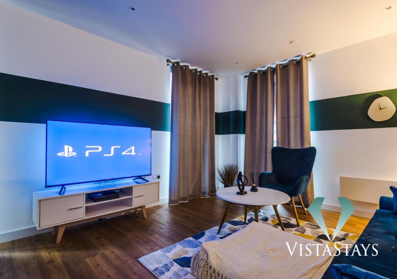 2BDR Apartment By Vista Stays Short Lets & Serviced Accommodation Manchester With Pool Table & Free WiFi photo 3