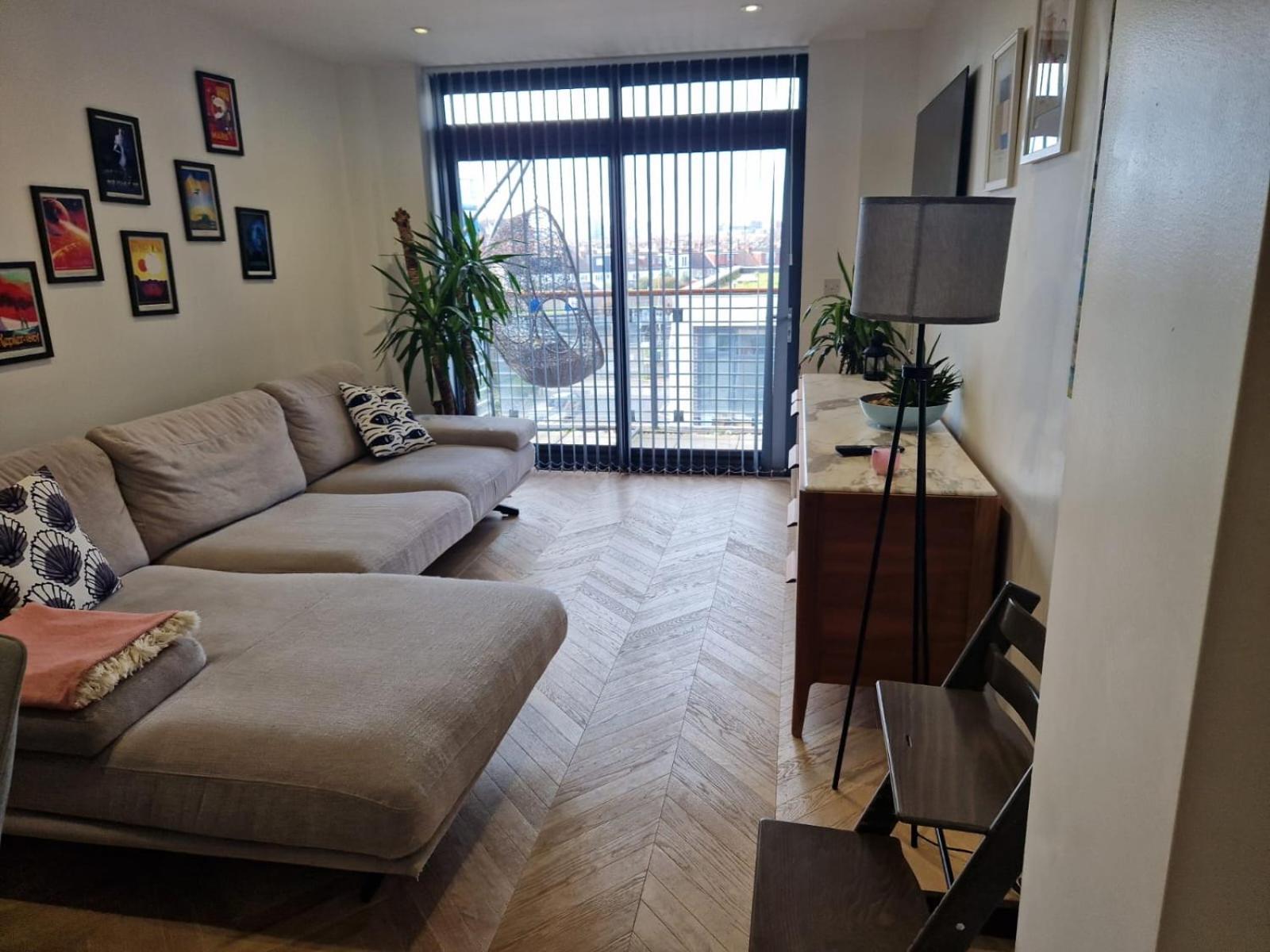 Cosy 1 bedroom apartment with balcony near Chiswick