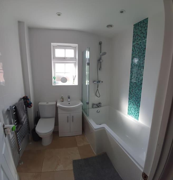 Arundel Central Apartment with parking view 4