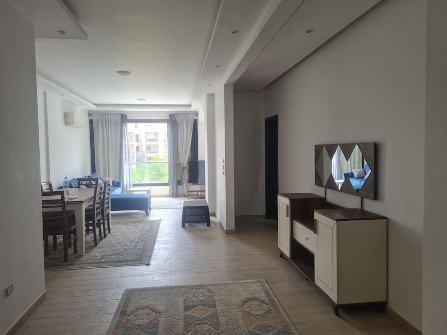 Superb City Stay in 2 bedroom Apt in Midtown Compound, AUC Avenue, New Cairo