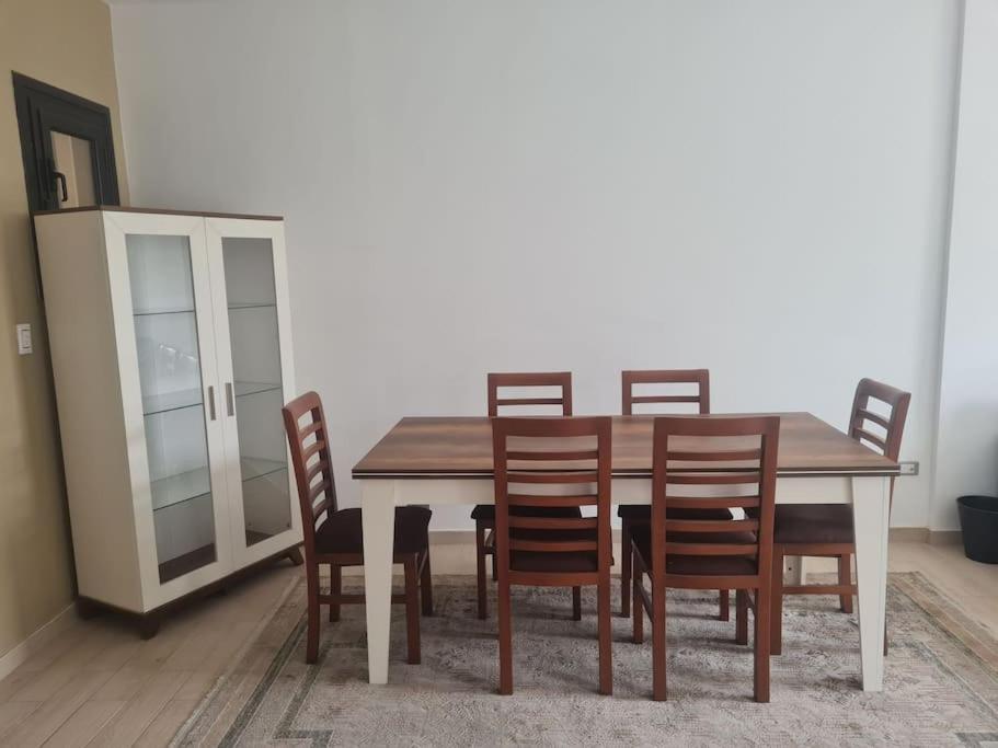 Superb City Stay in 2 bedroom Apt in Midtown Compound, AUC Avenue, New Cairo