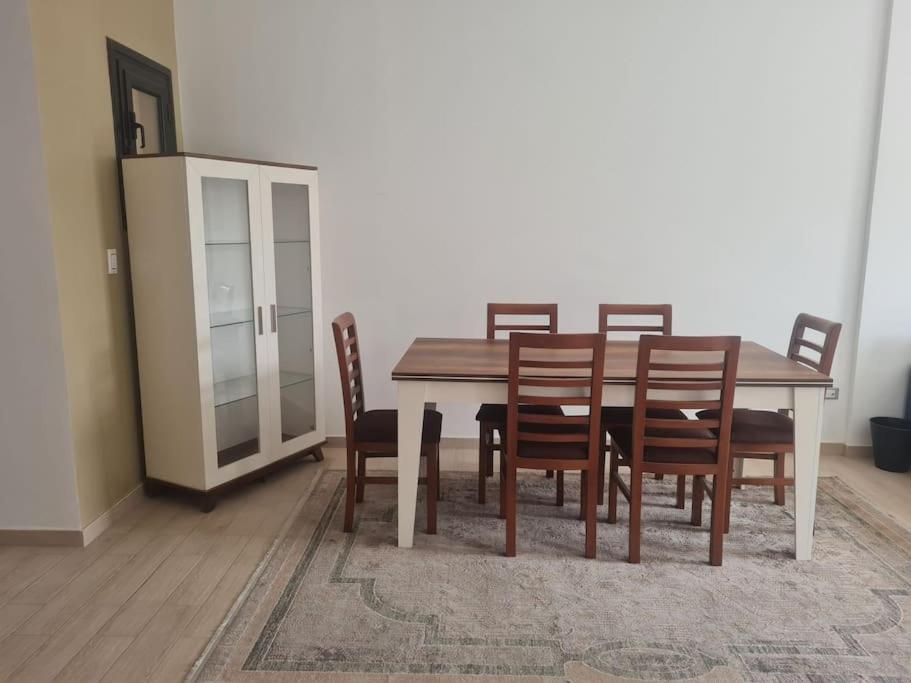Superb City Stay in 2 bedroom Apt in Midtown Compound, AUC Avenue, New Cairo