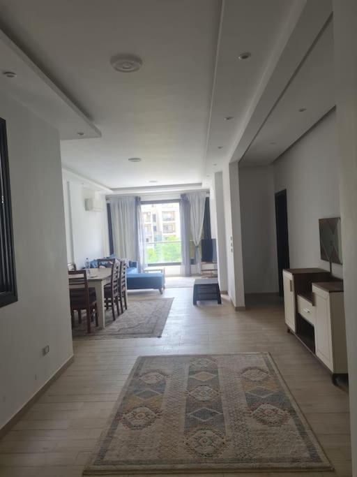 Superb City Stay in 2 bedroom Apt in Midtown Compound, AUC Avenue, New Cairo