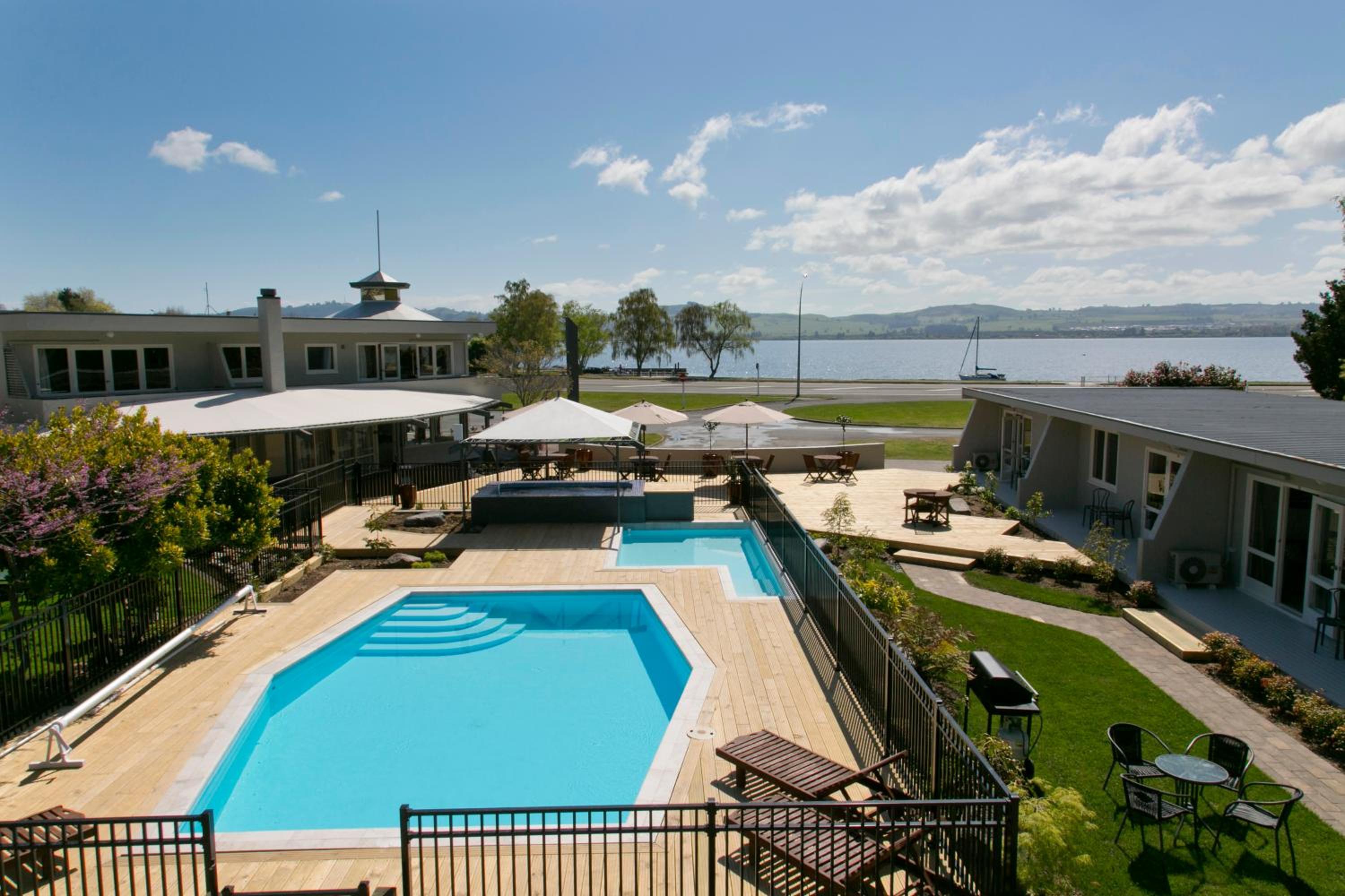 Hotel Anchorage Resort Taupo NZ - Image 1