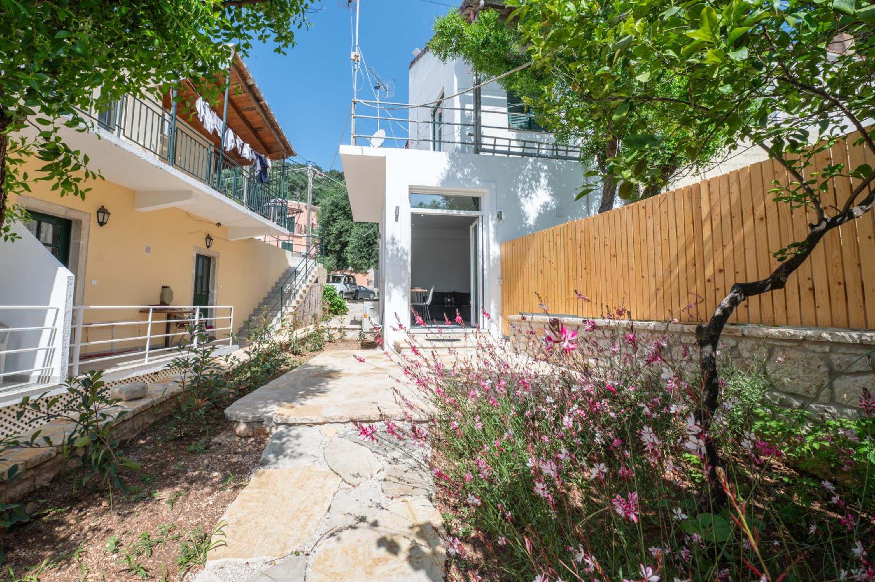 apartment kaminaki beach