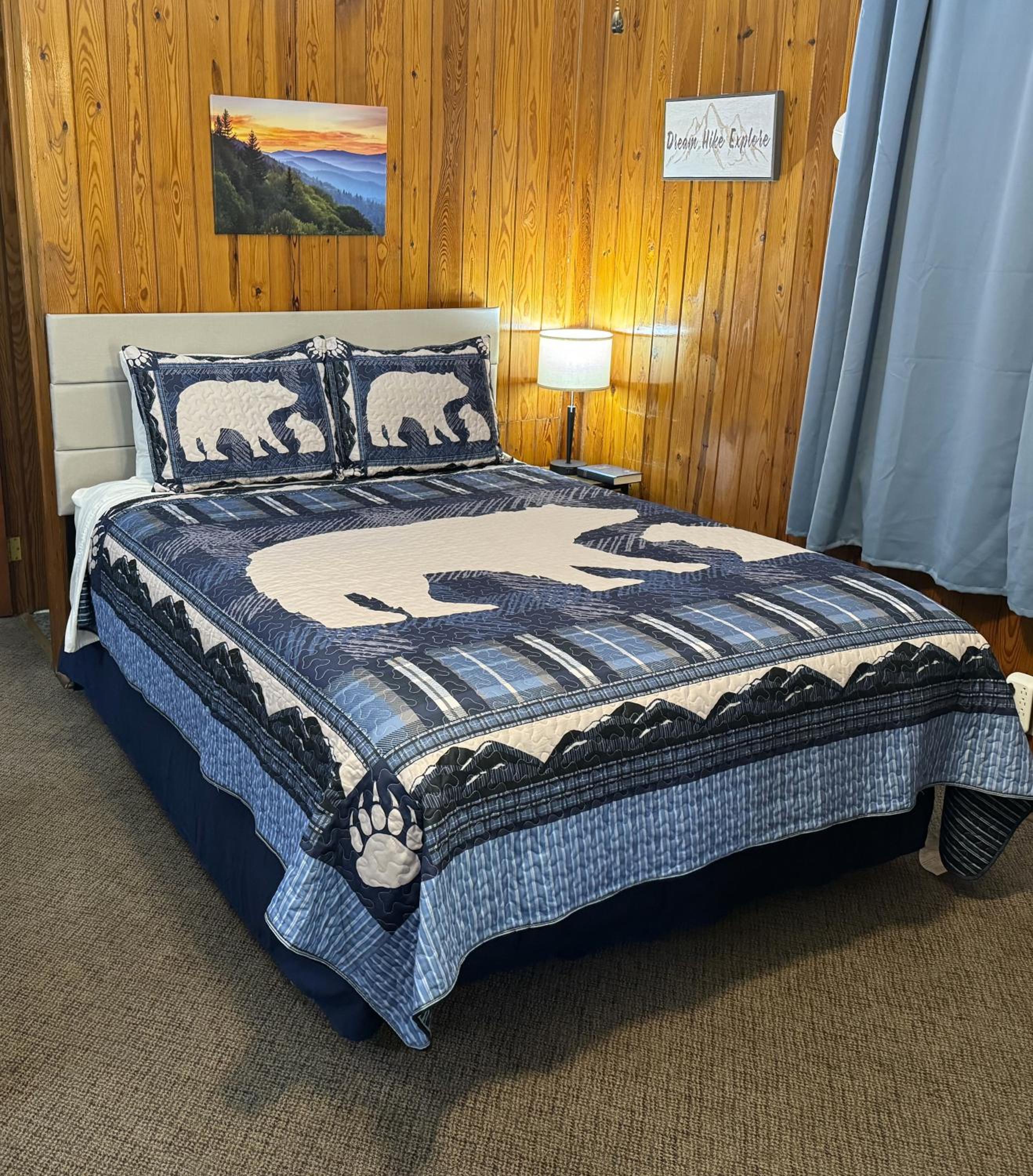 The Evening Shade River Lodge and Cabins