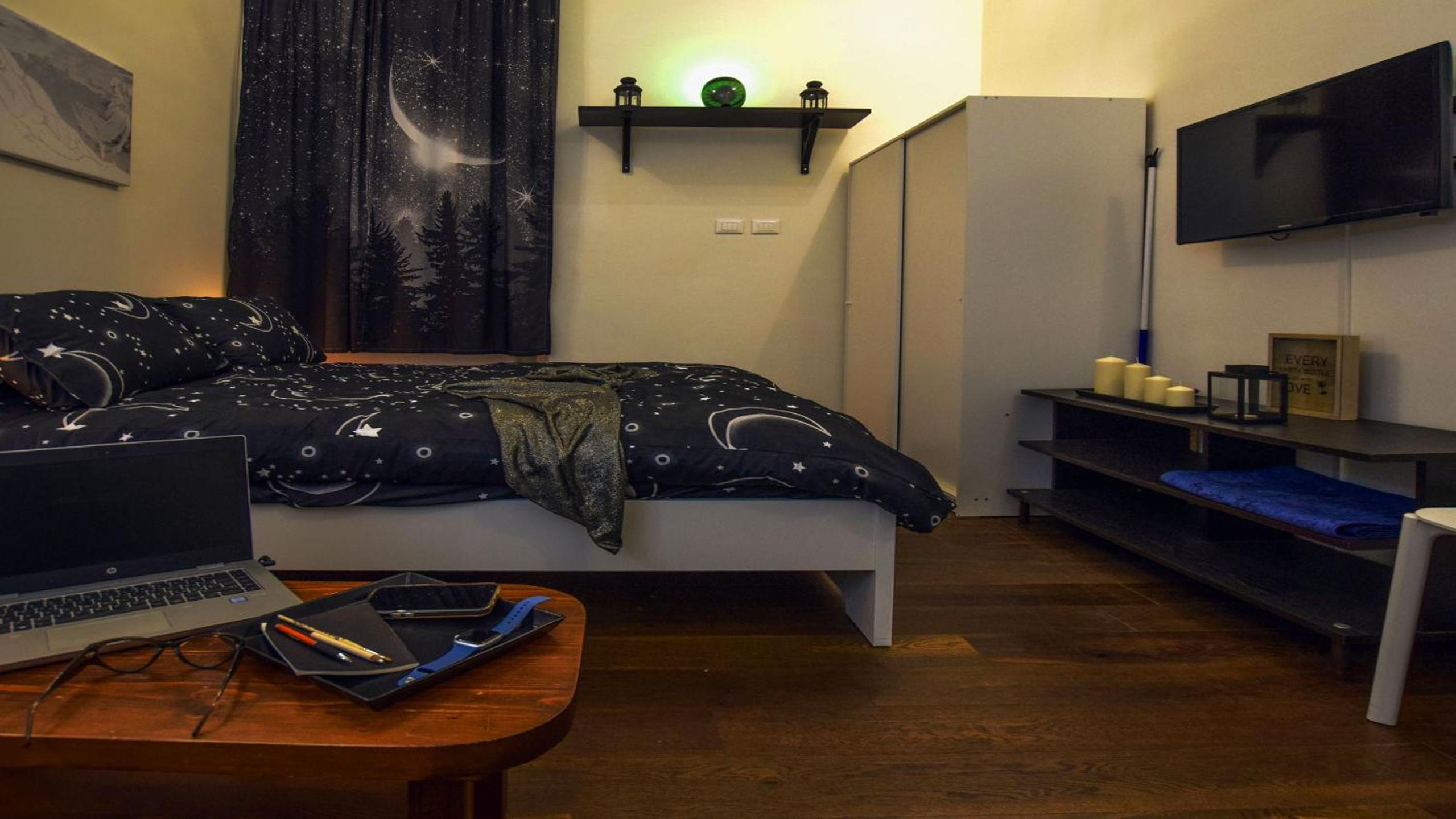 hotel room