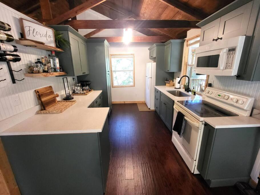 River Daze Cabin - A cozy cabin right on the river view 2