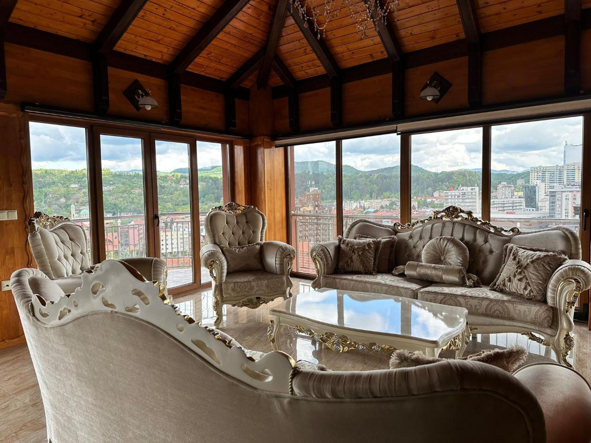Lux Villa Emina