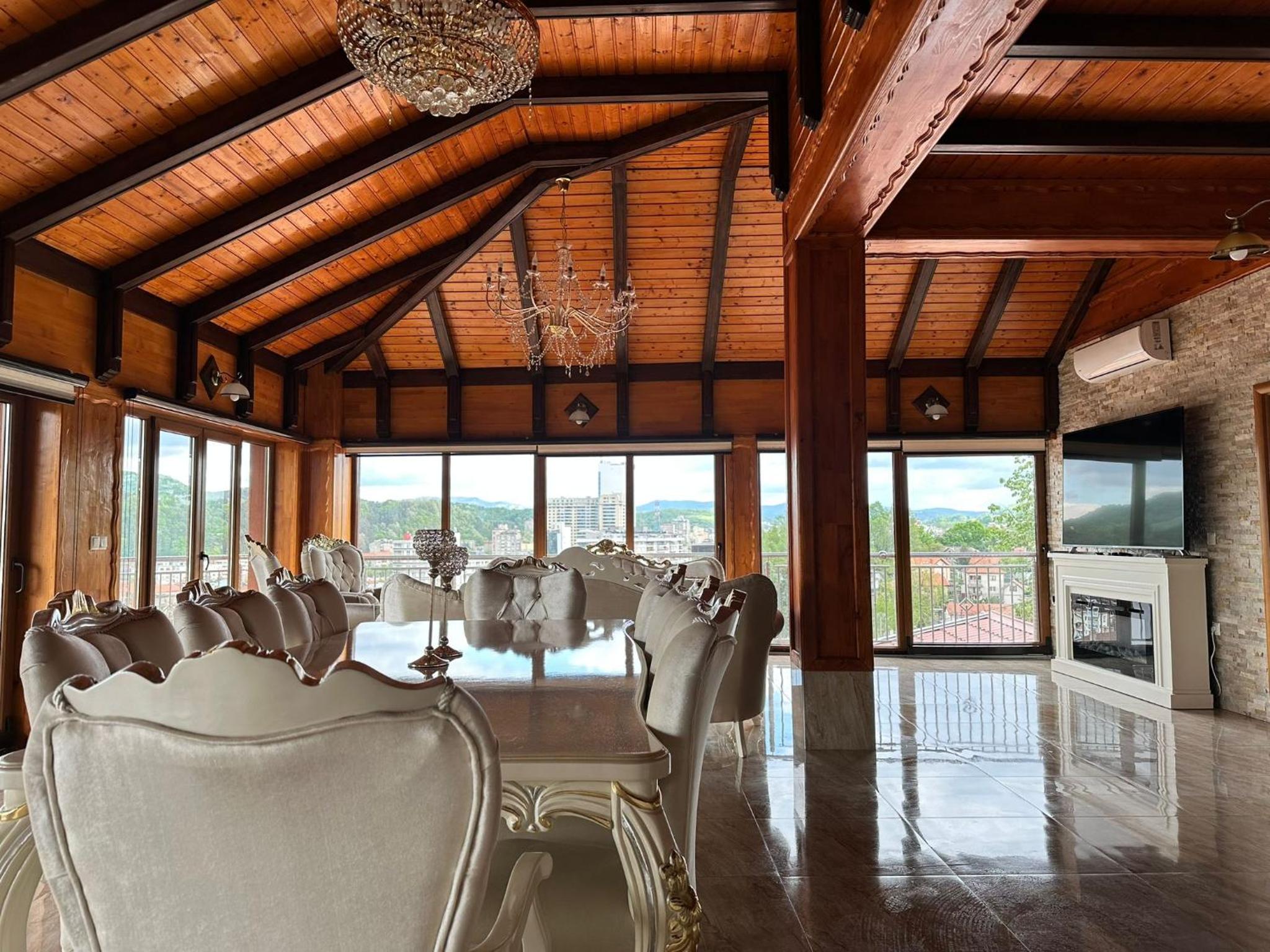 Lux Villa Emina