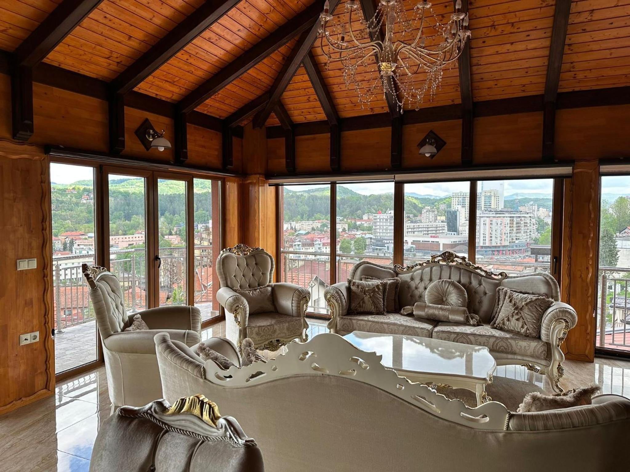 Lux Villa Emina