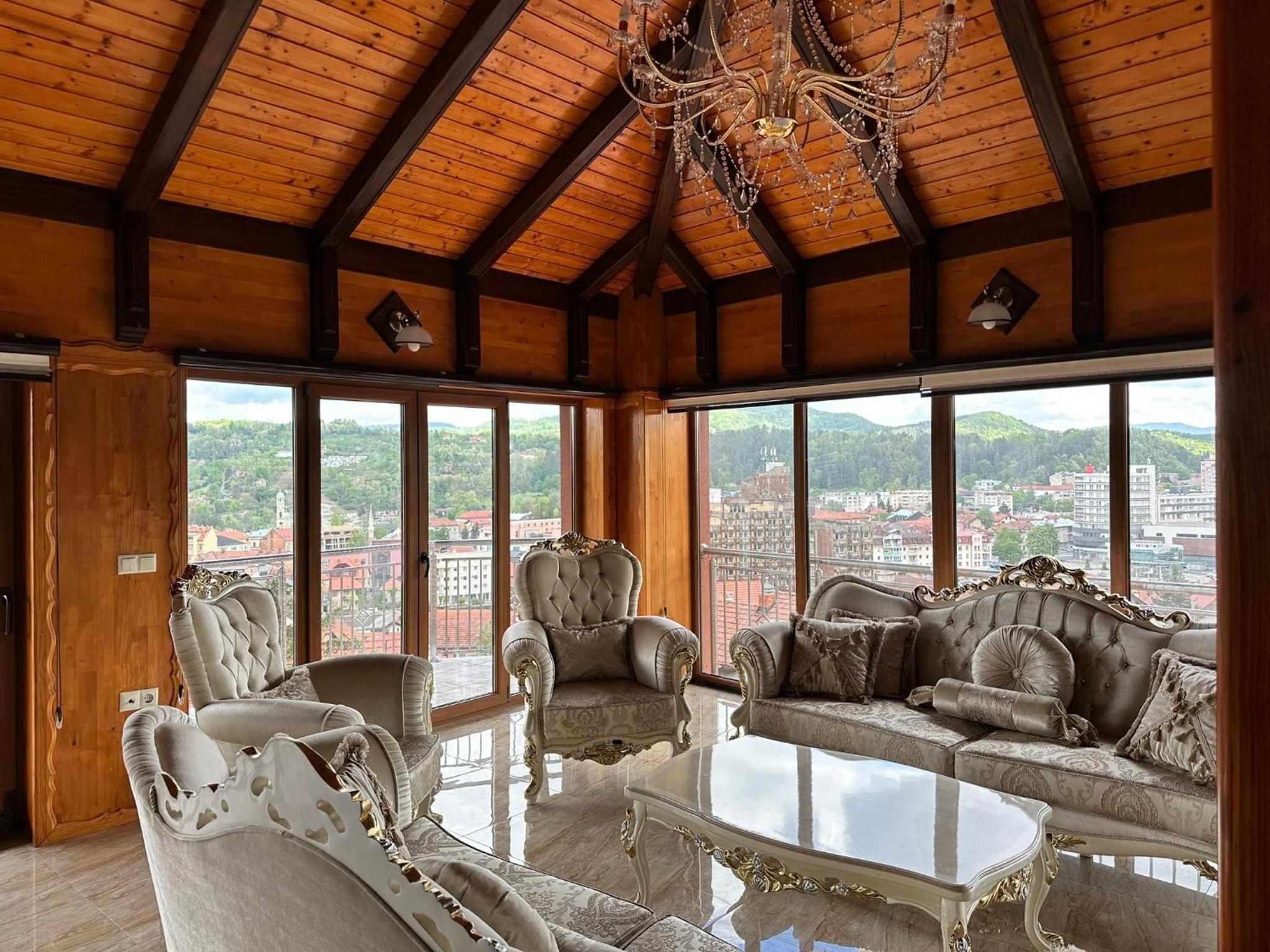 Lux Villa Emina