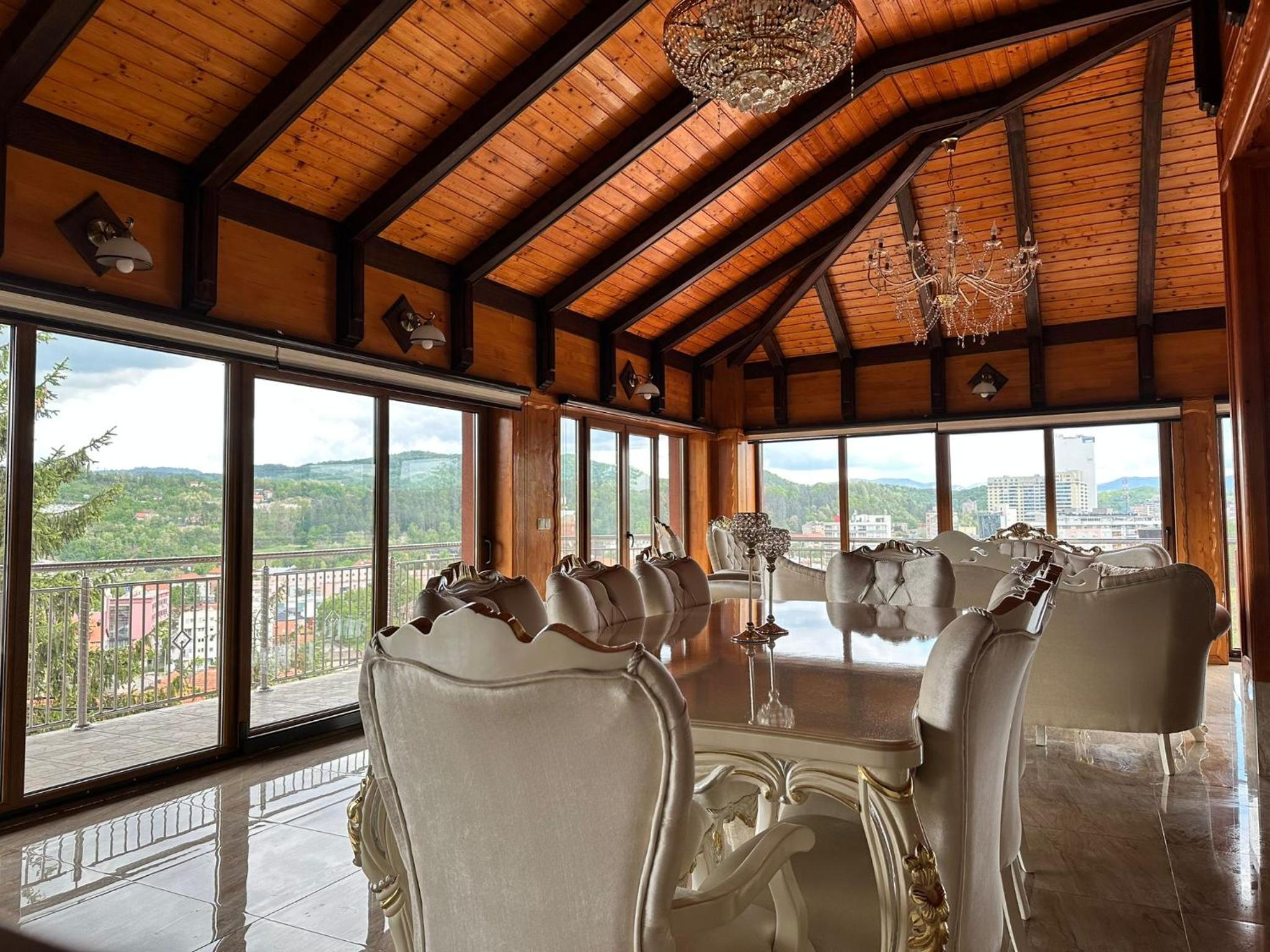 Lux Villa Emina