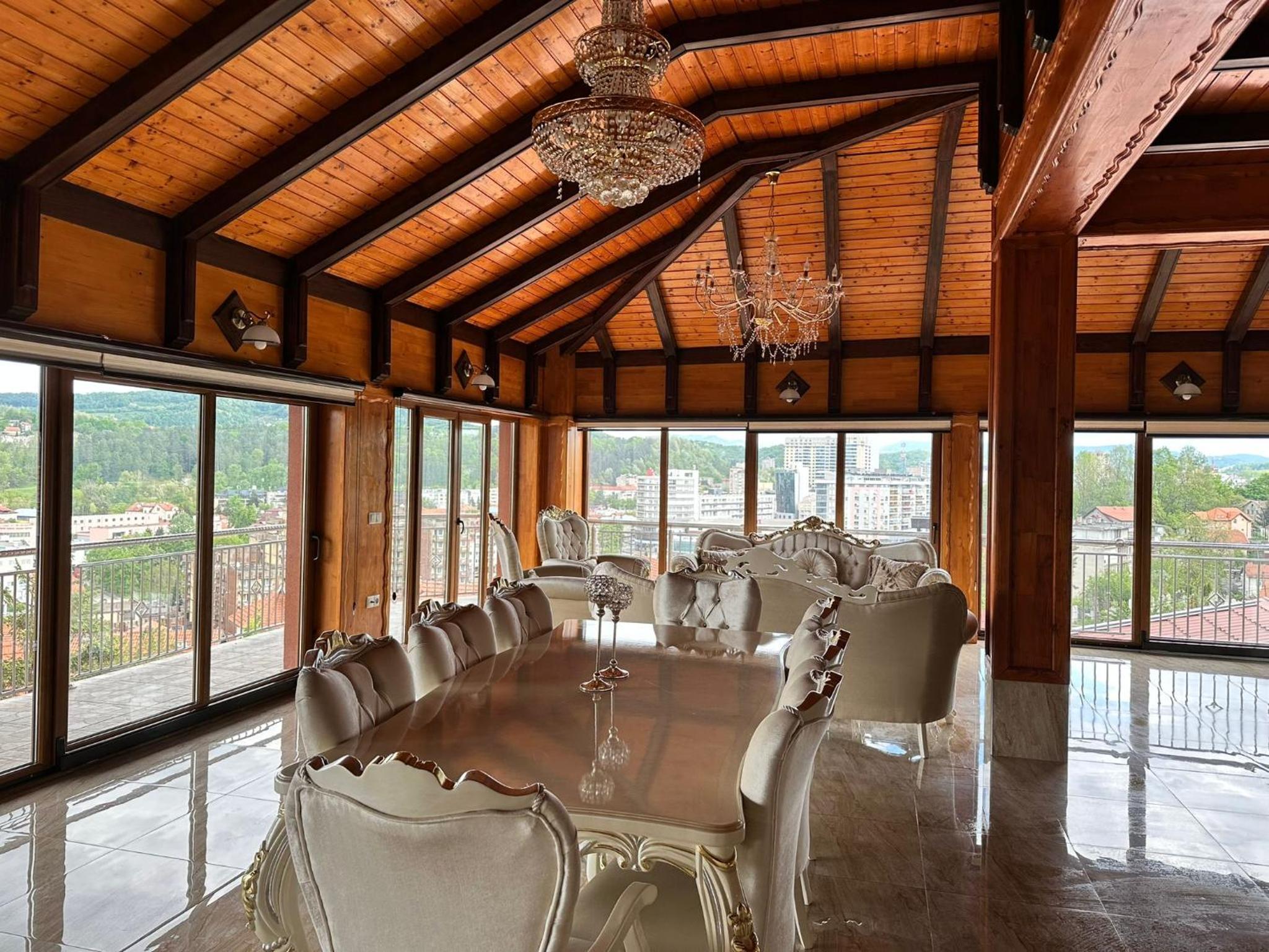Lux Villa Emina