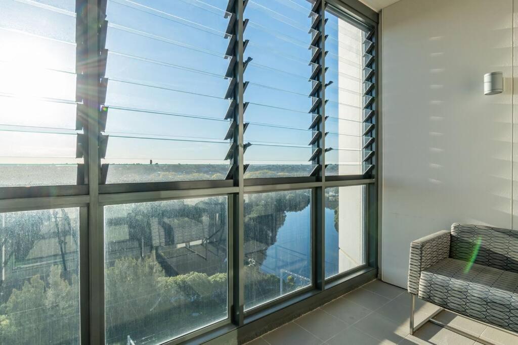 Water View 5 Min Walk Station Shopping Close City